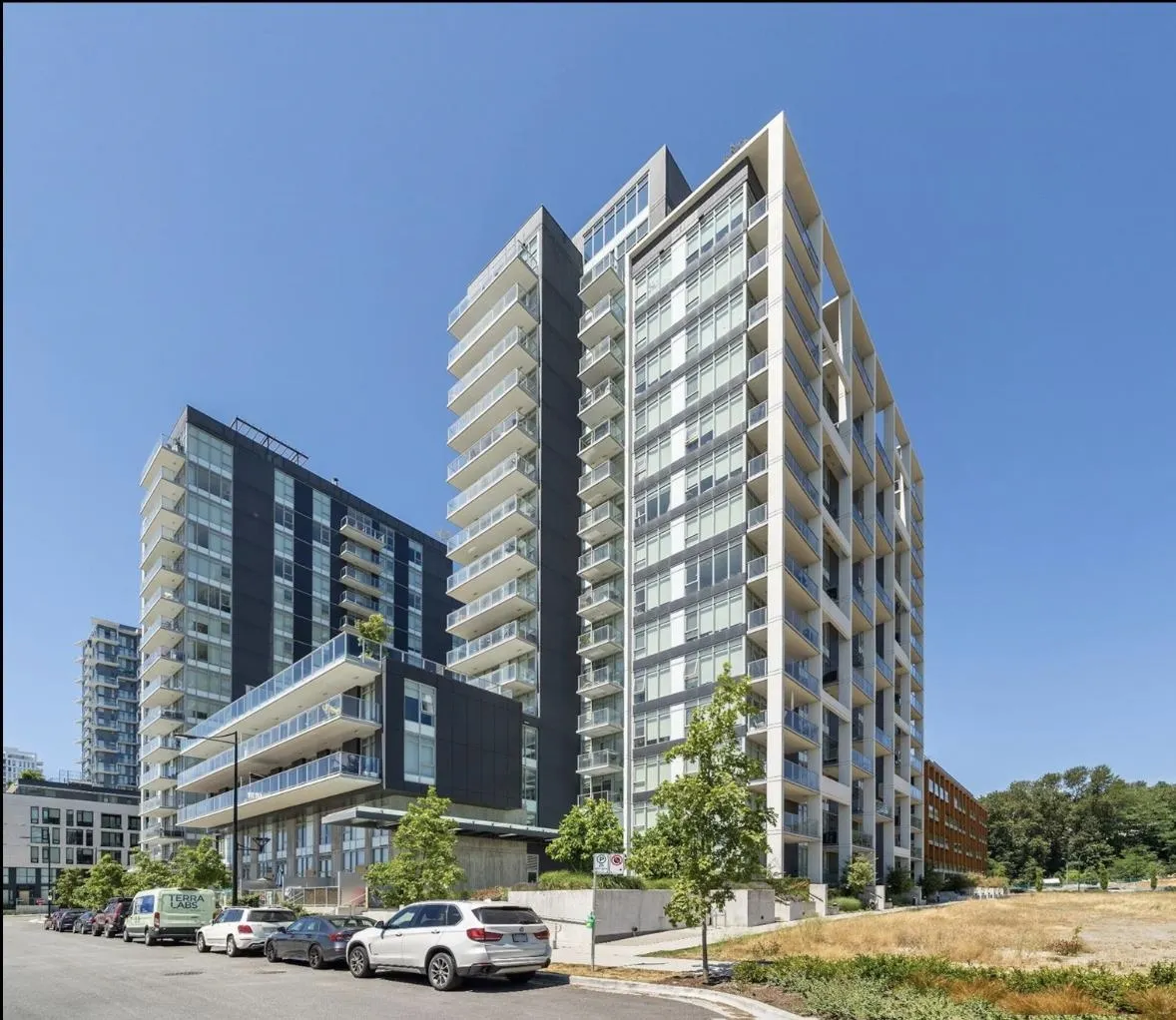 409 3581 N East Kent Avenue