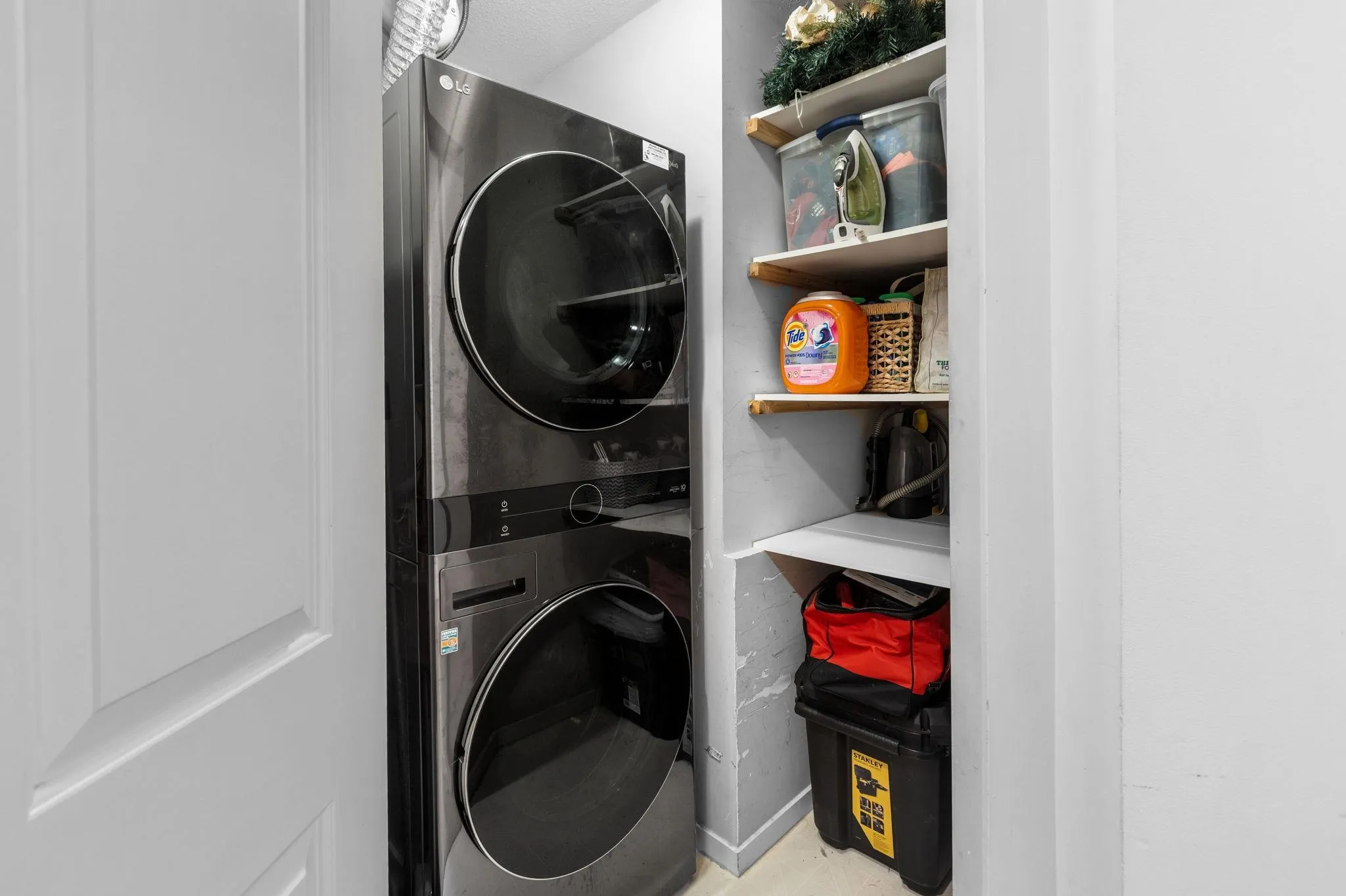 210 200 Klahanie Drive