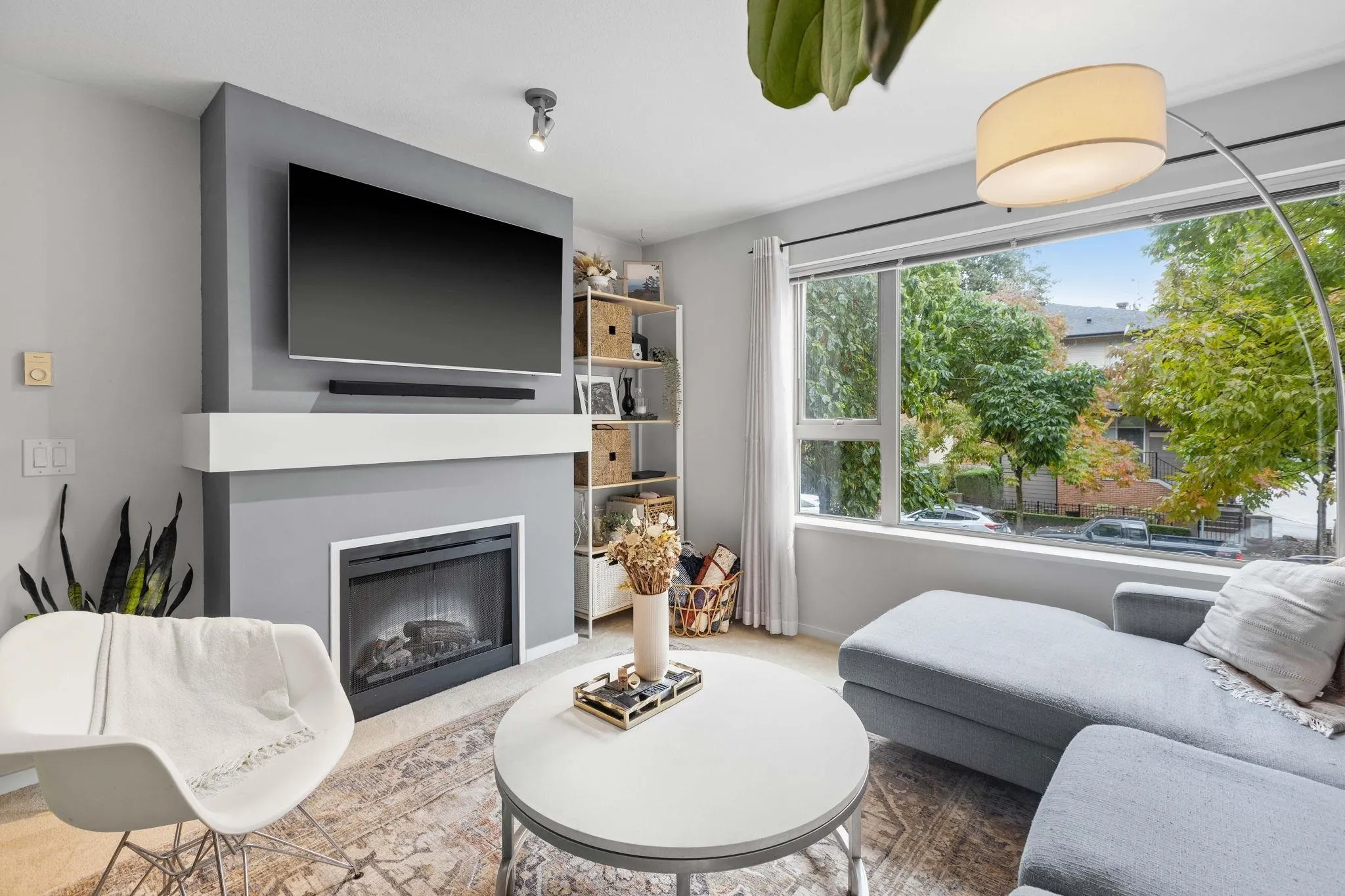 210 200 Klahanie Drive