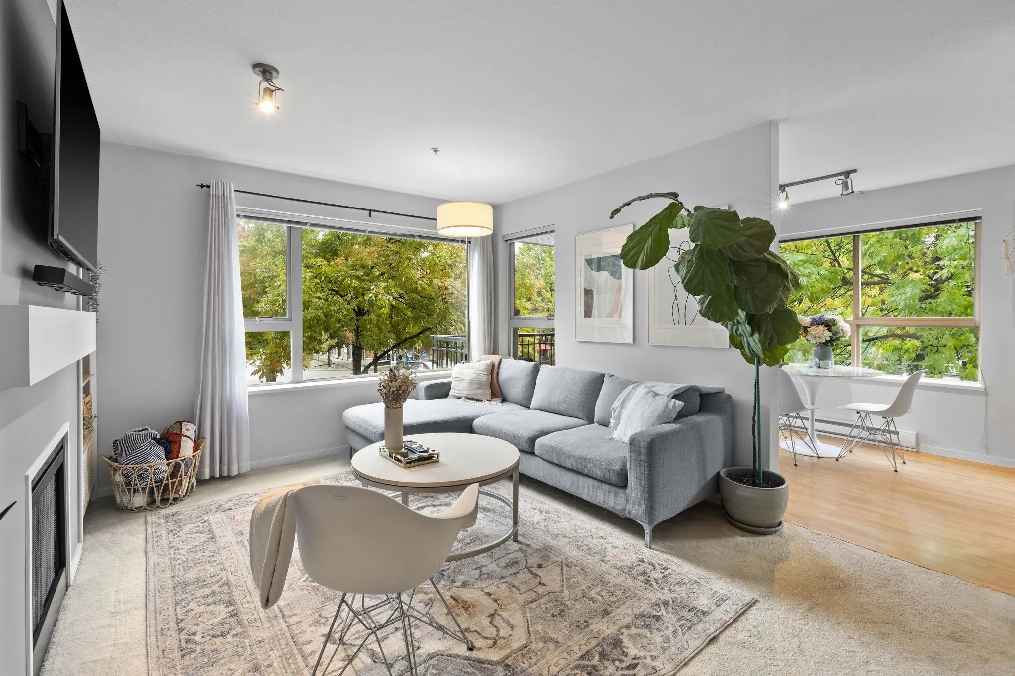 210 200 Klahanie Drive