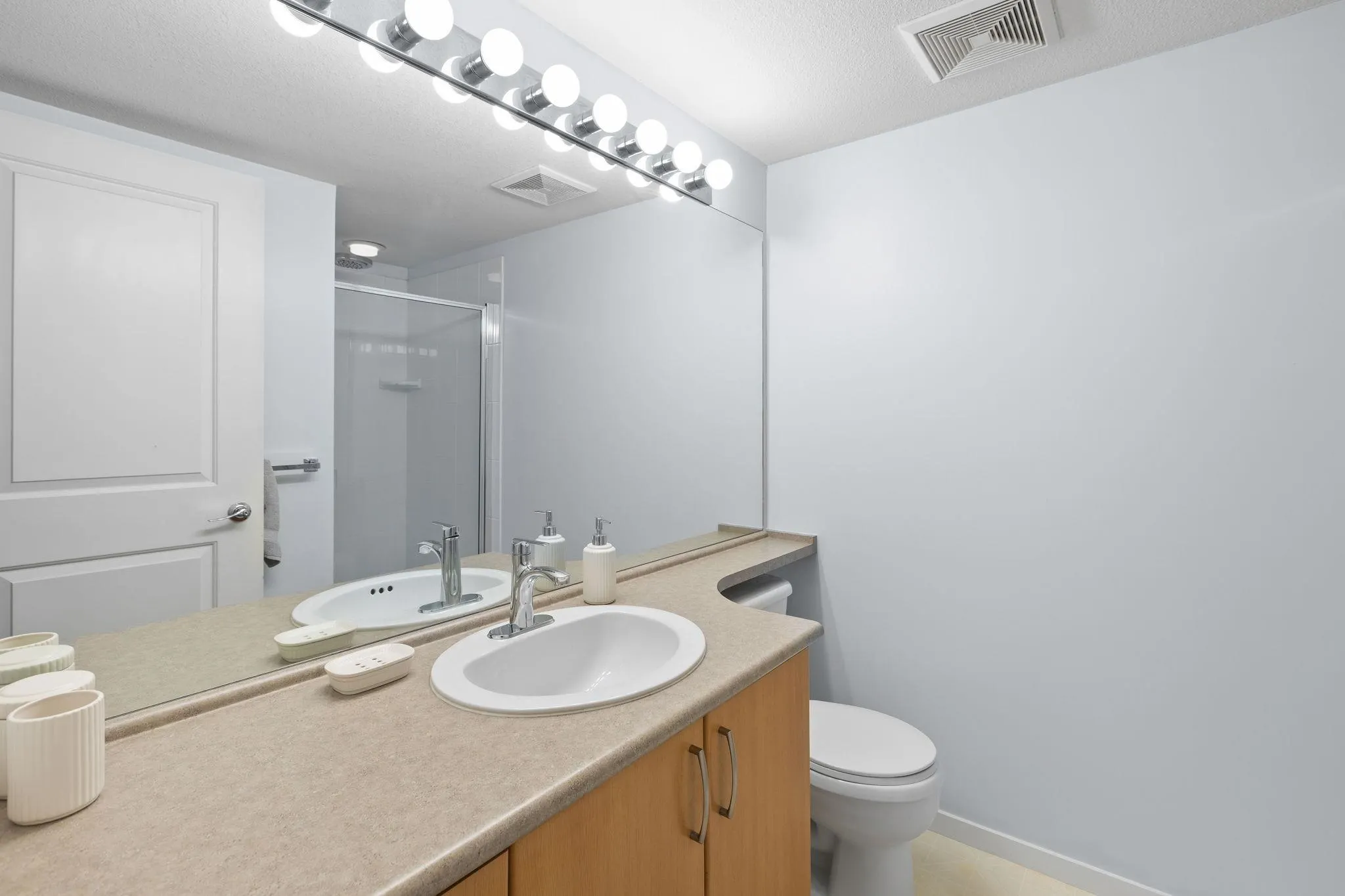 210 200 Klahanie Drive