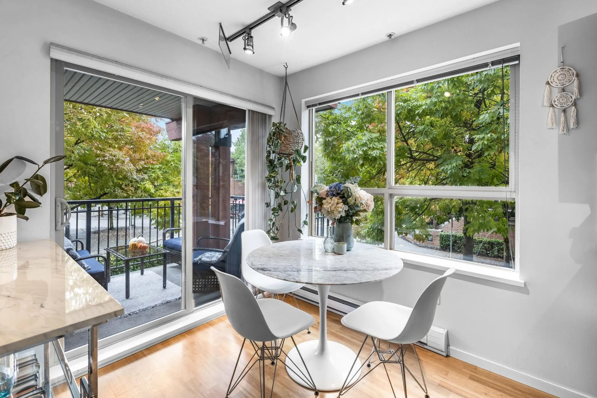 210 200 Klahanie Drive