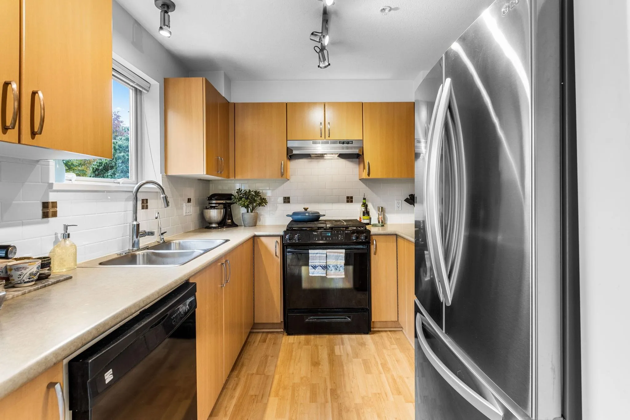 210 200 Klahanie Drive