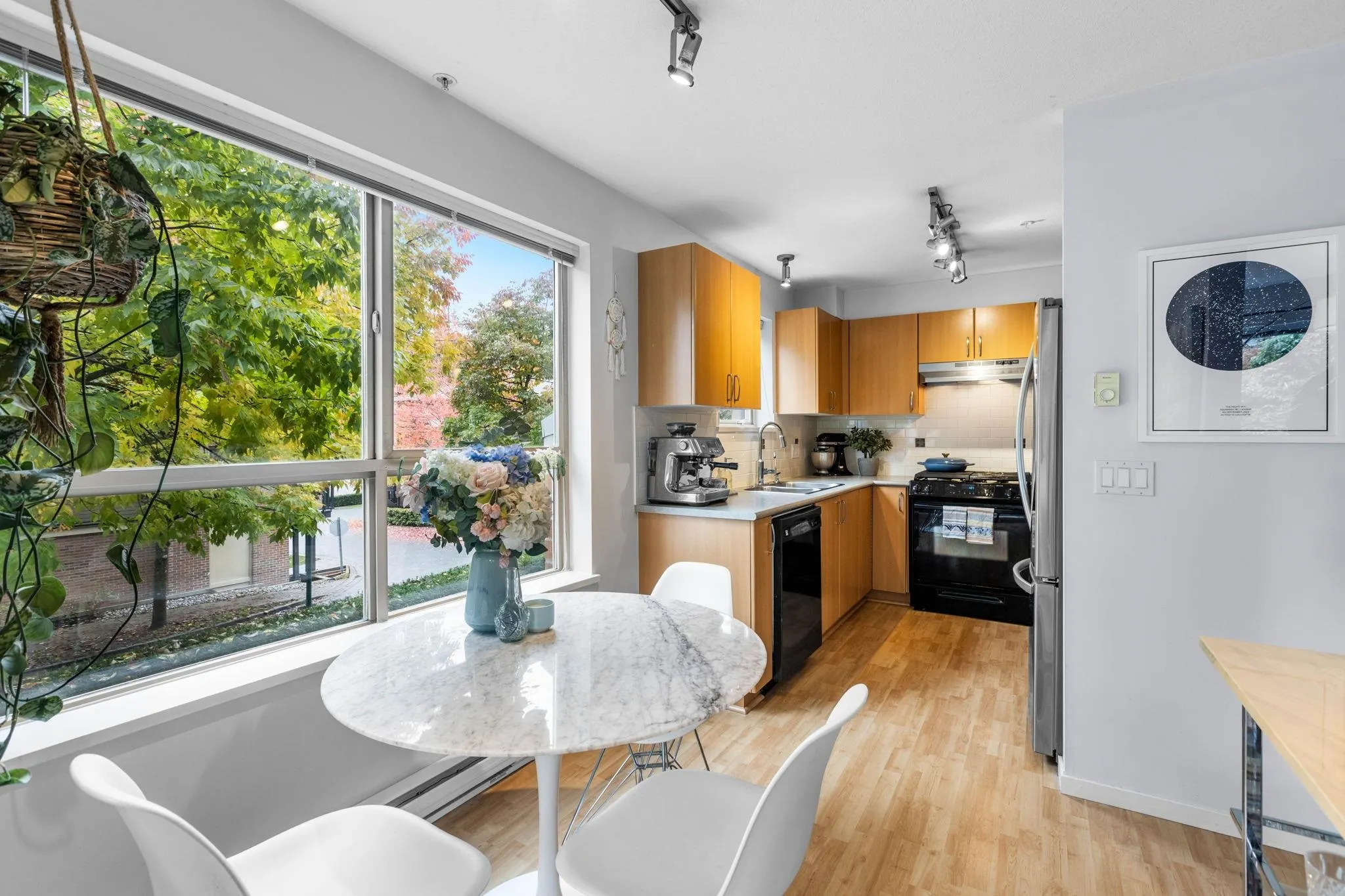 210 200 Klahanie Drive