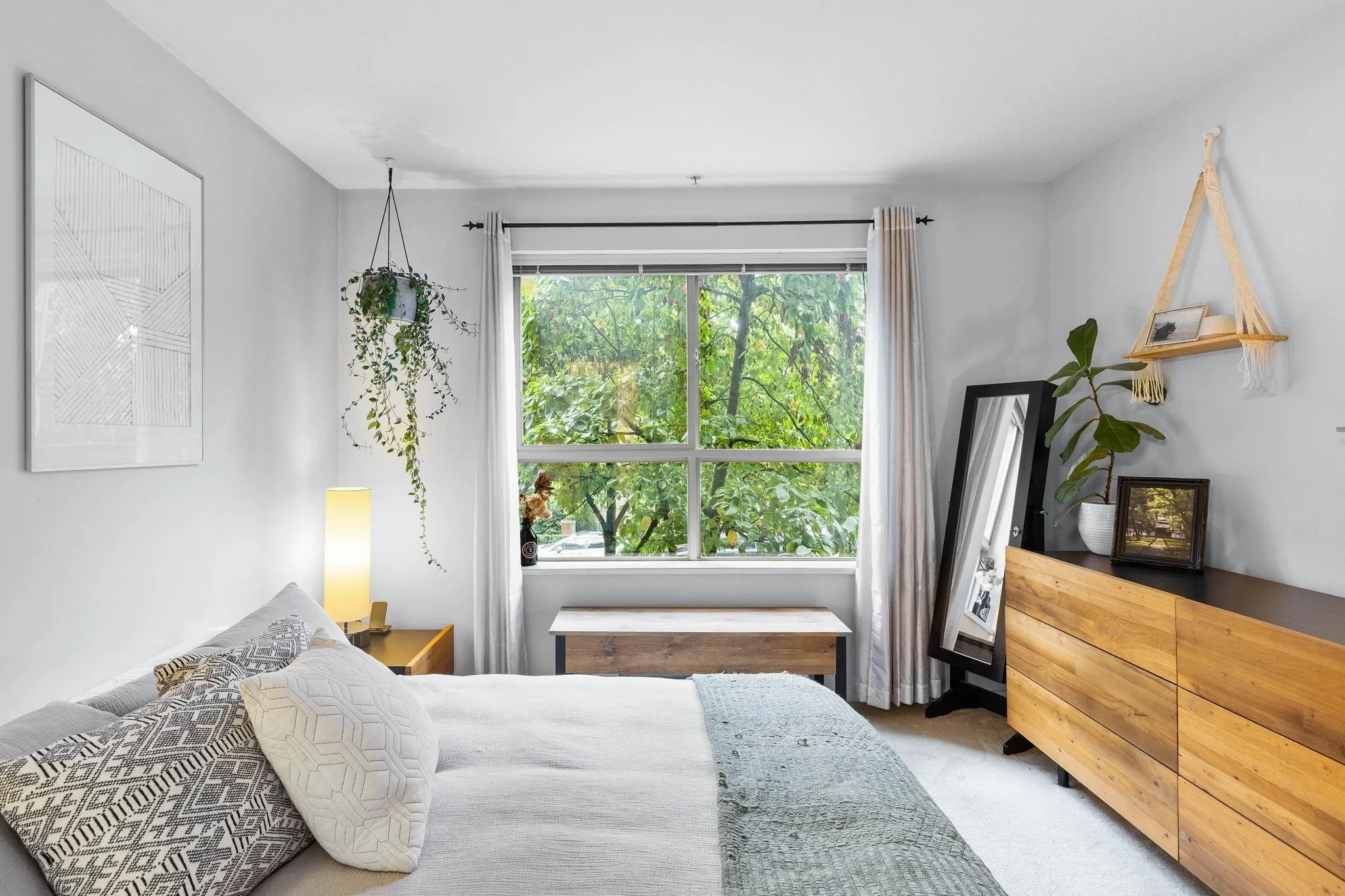 210 200 Klahanie Drive