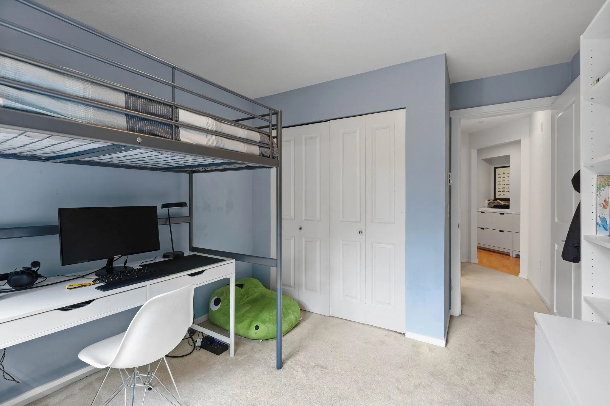 210 200 Klahanie Drive