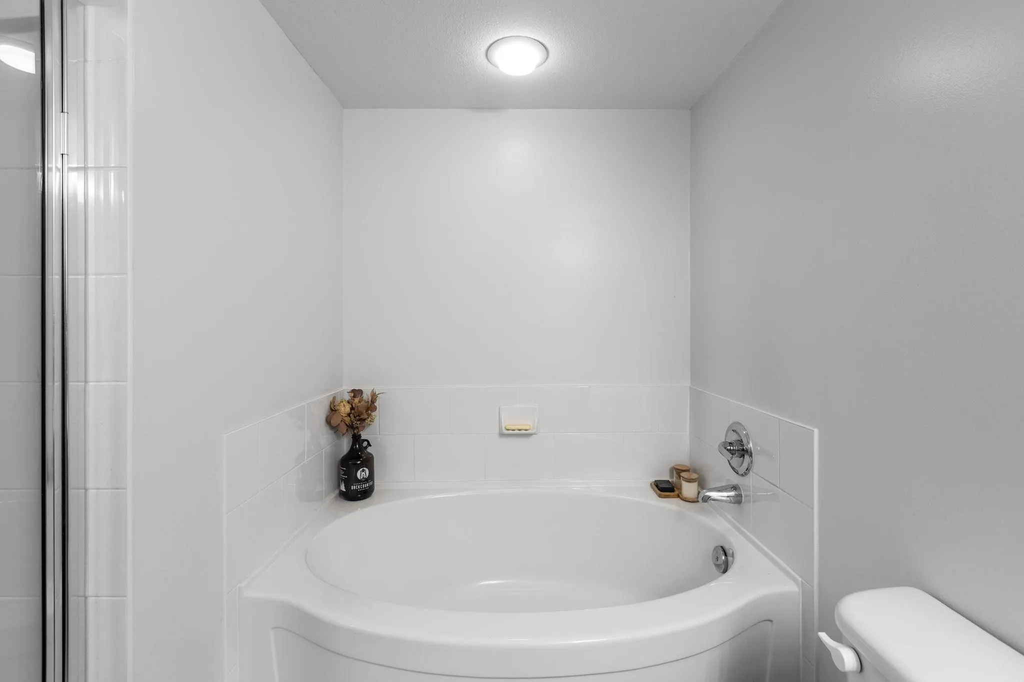 210 200 Klahanie Drive