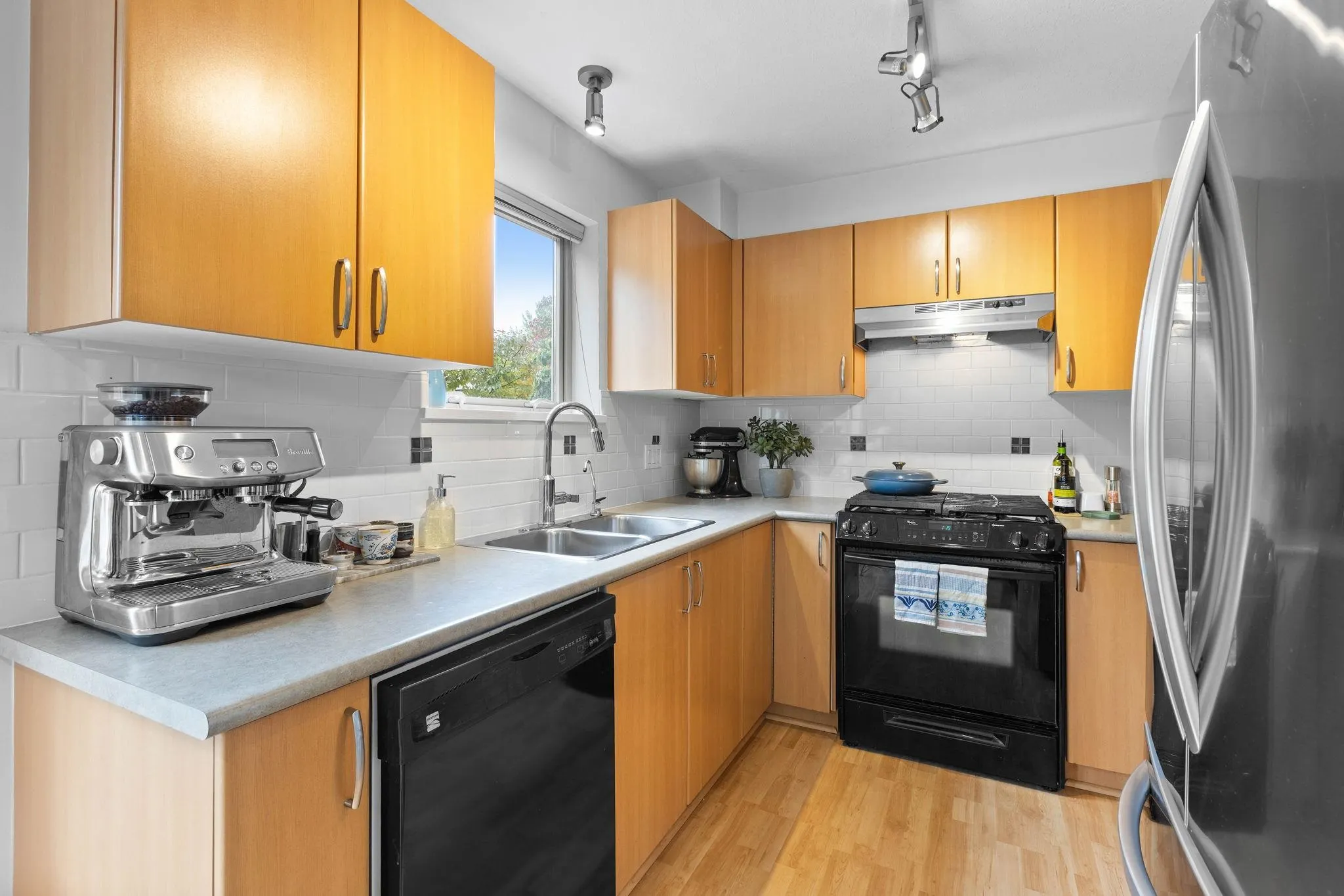 210 200 Klahanie Drive