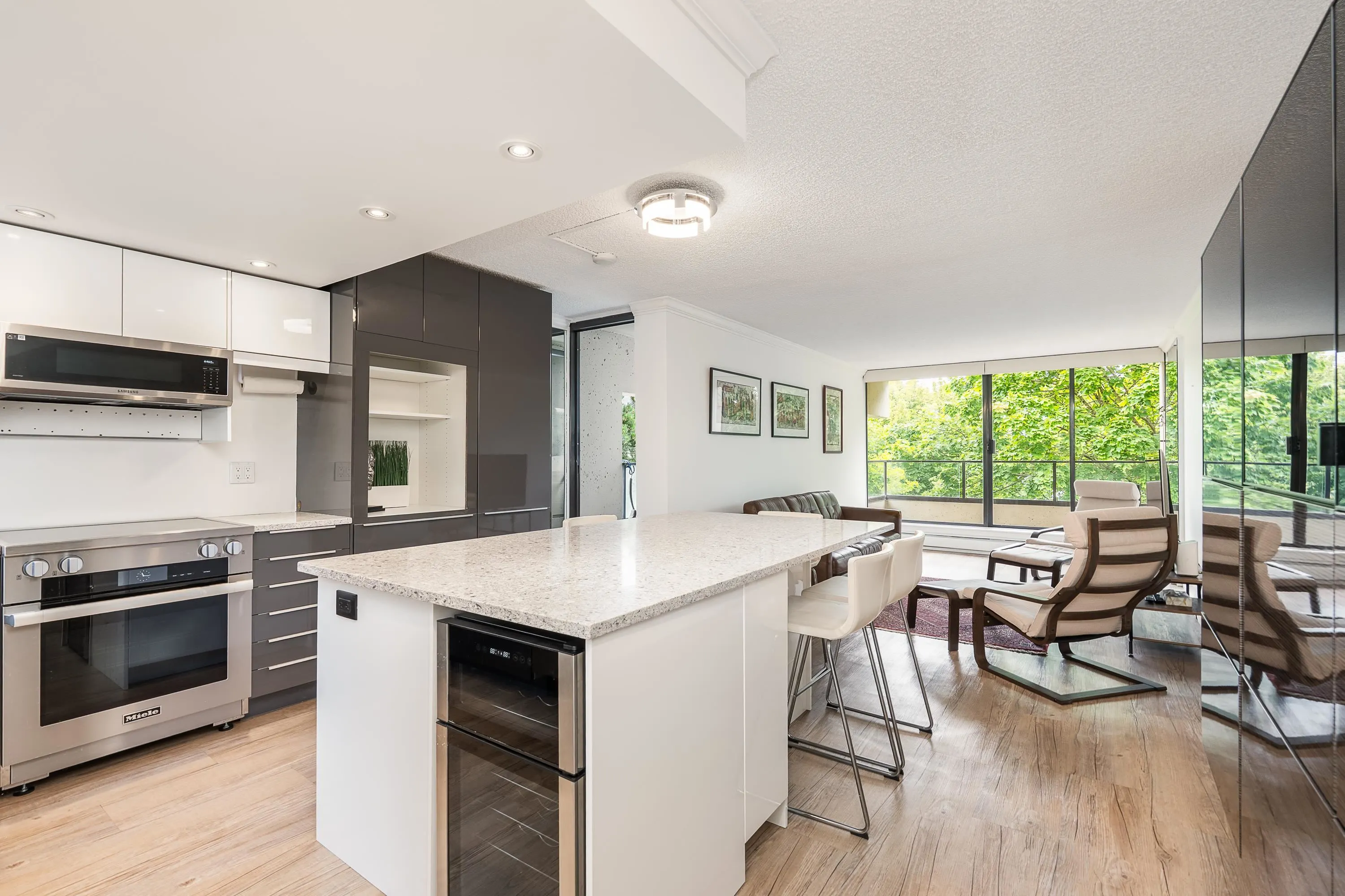 201 1995 Beach Avenue