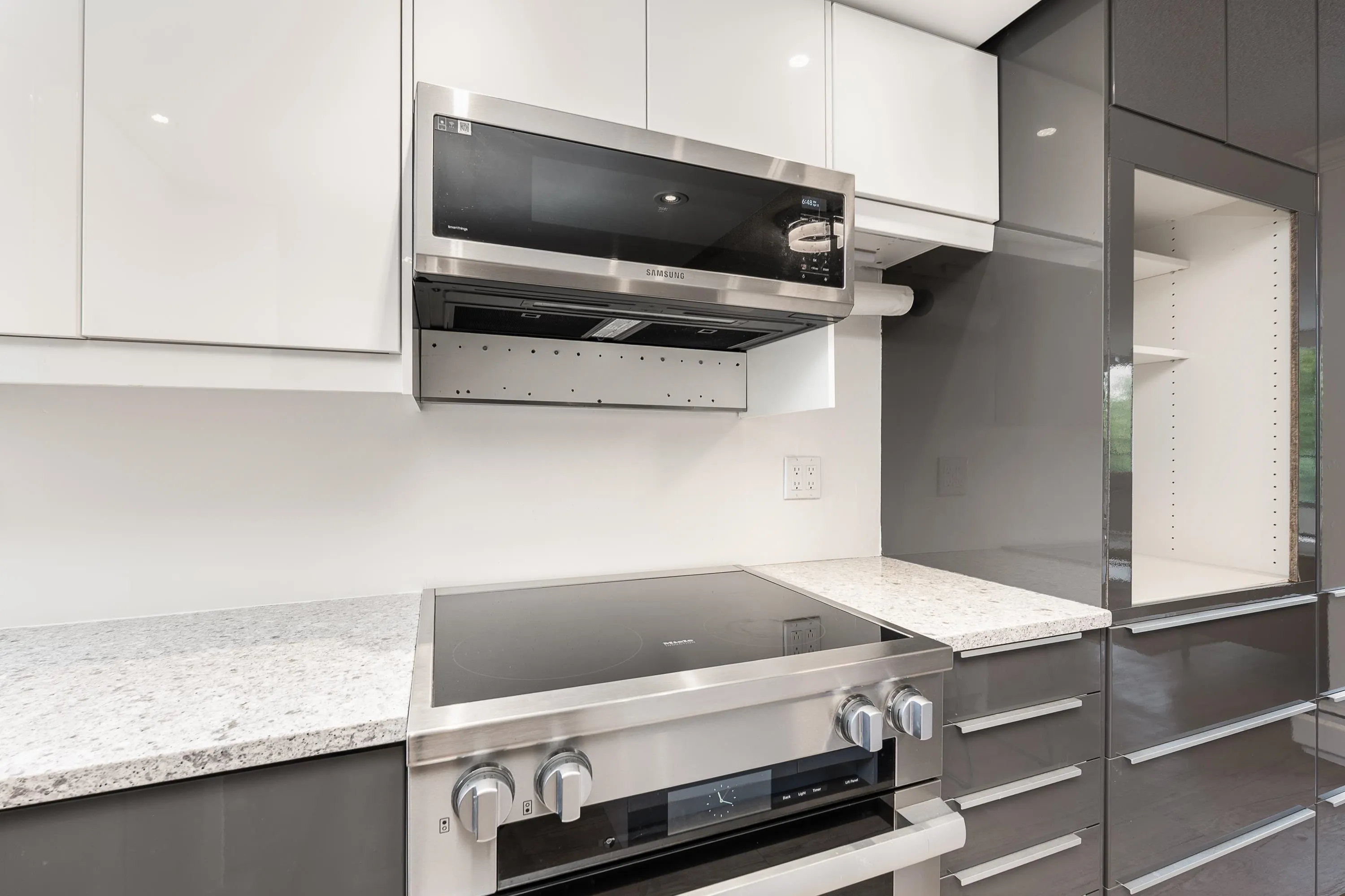 201 1995 Beach Avenue