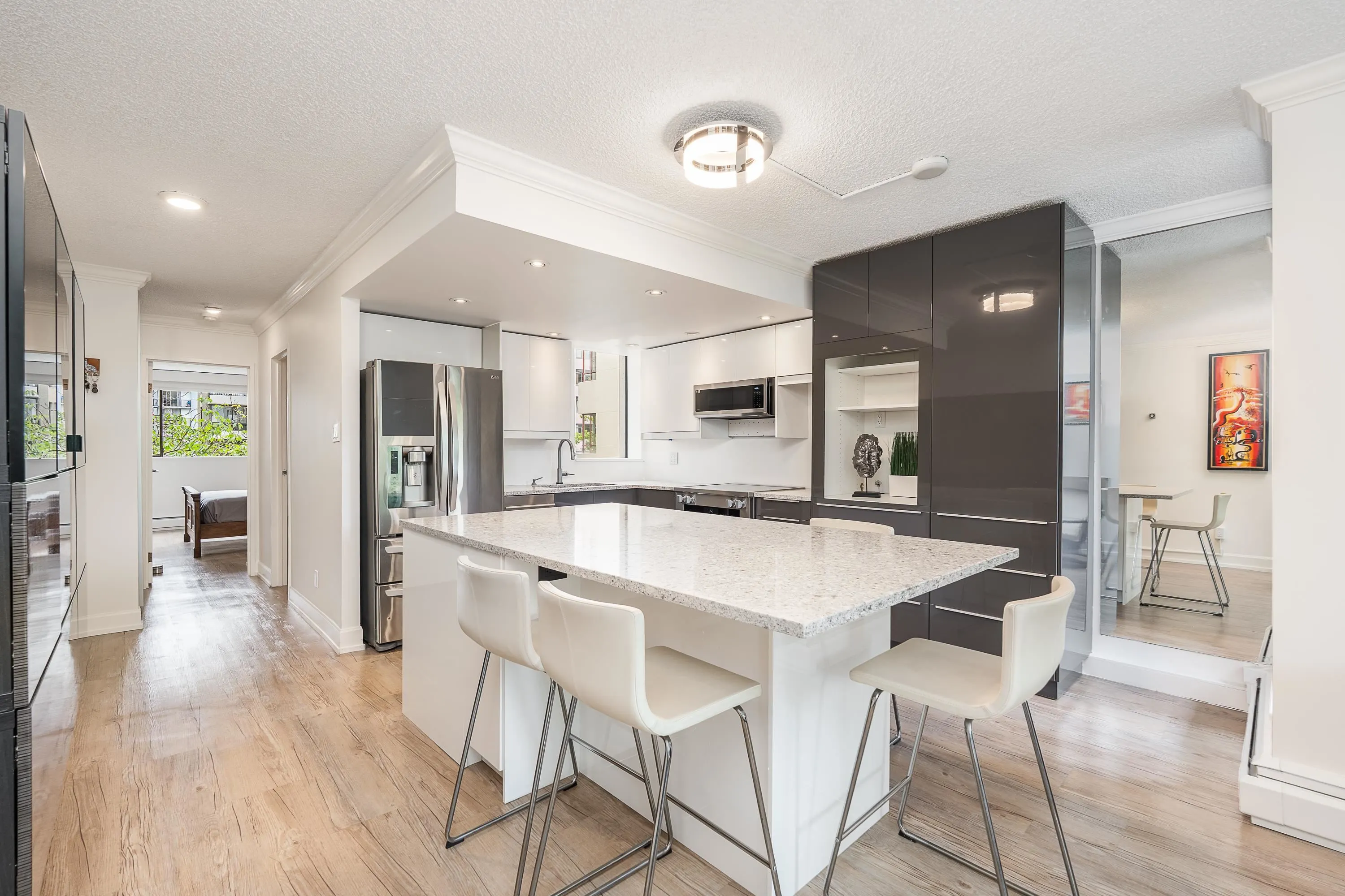 201 1995 Beach Avenue