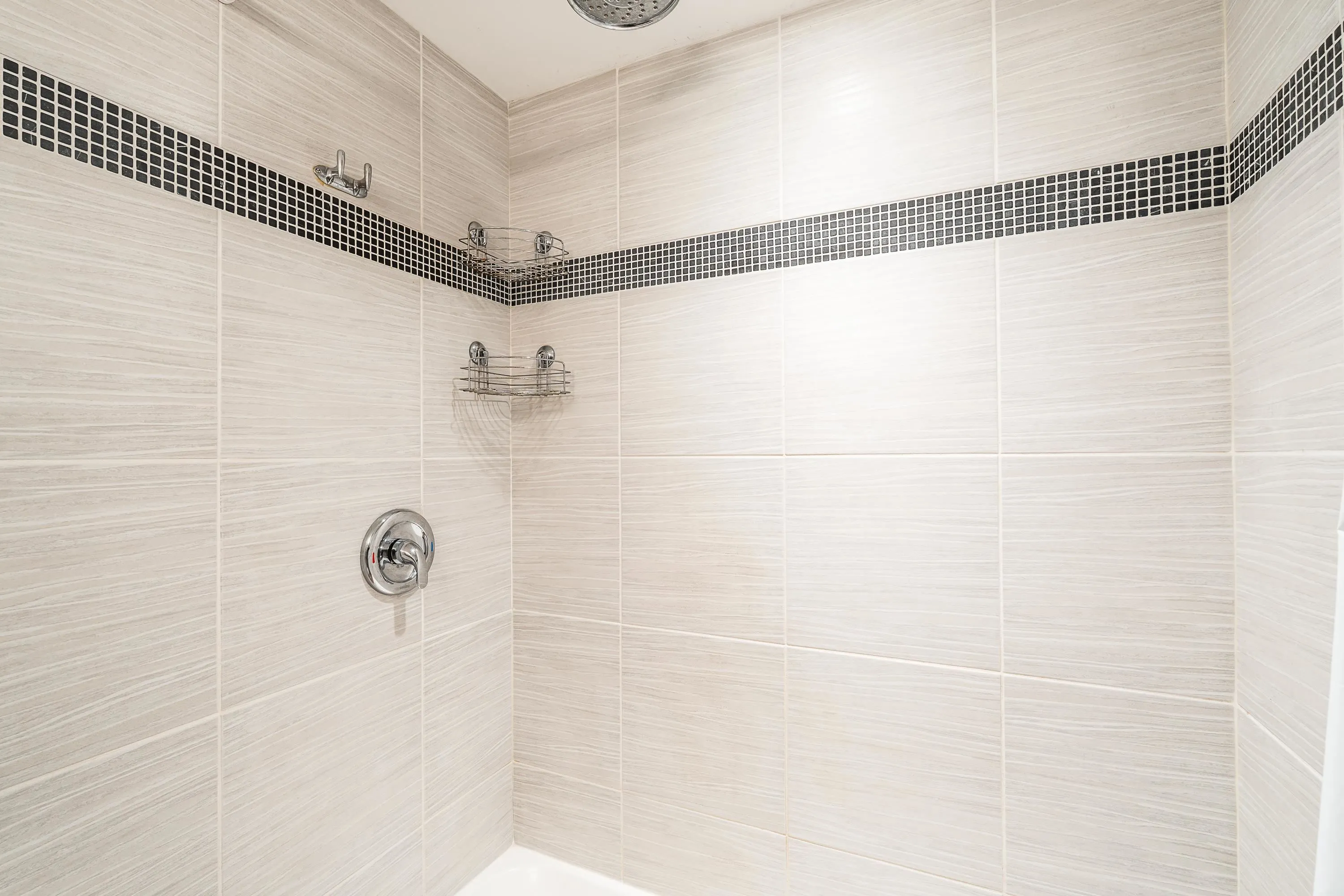 201 1995 Beach Avenue