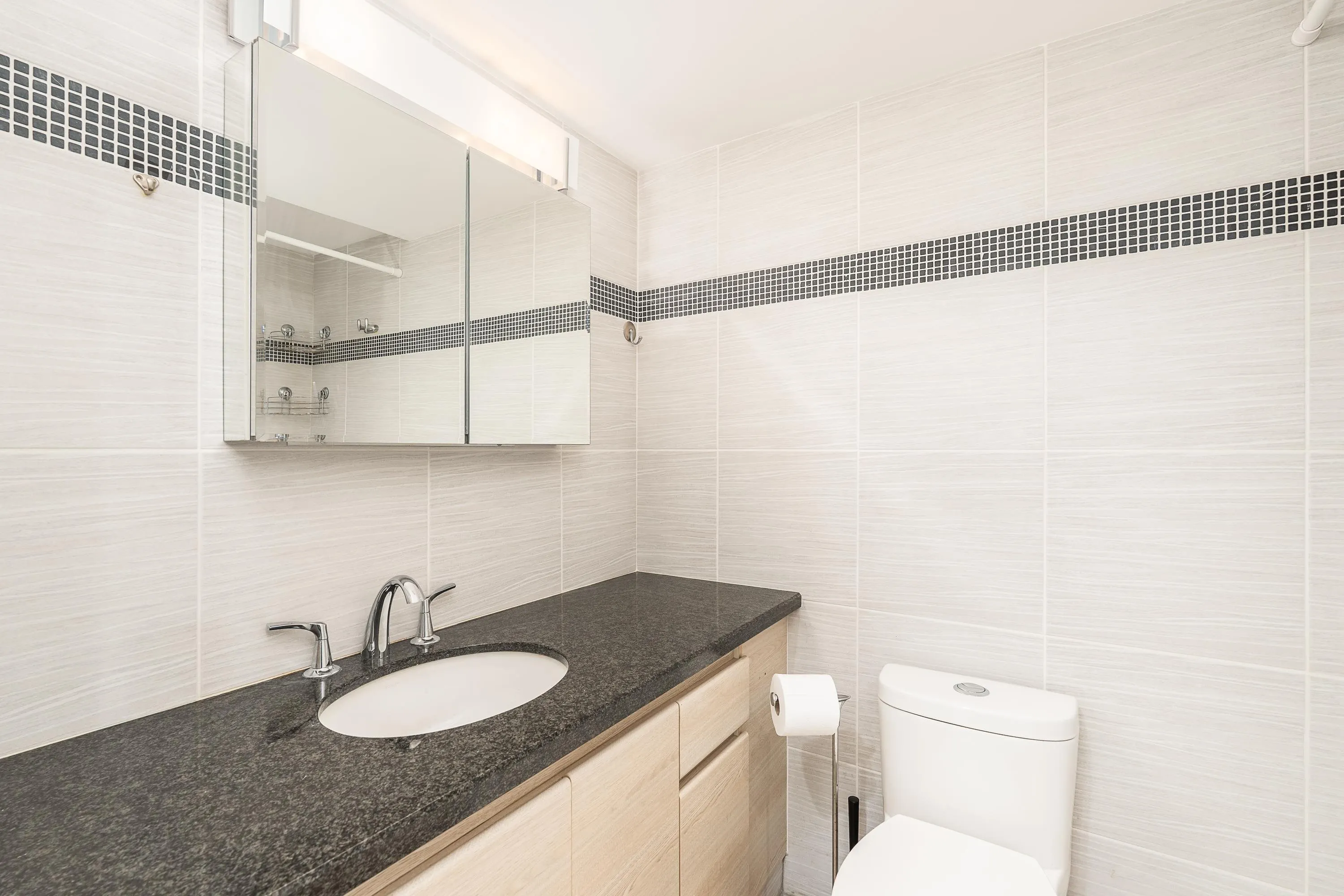 201 1995 Beach Avenue