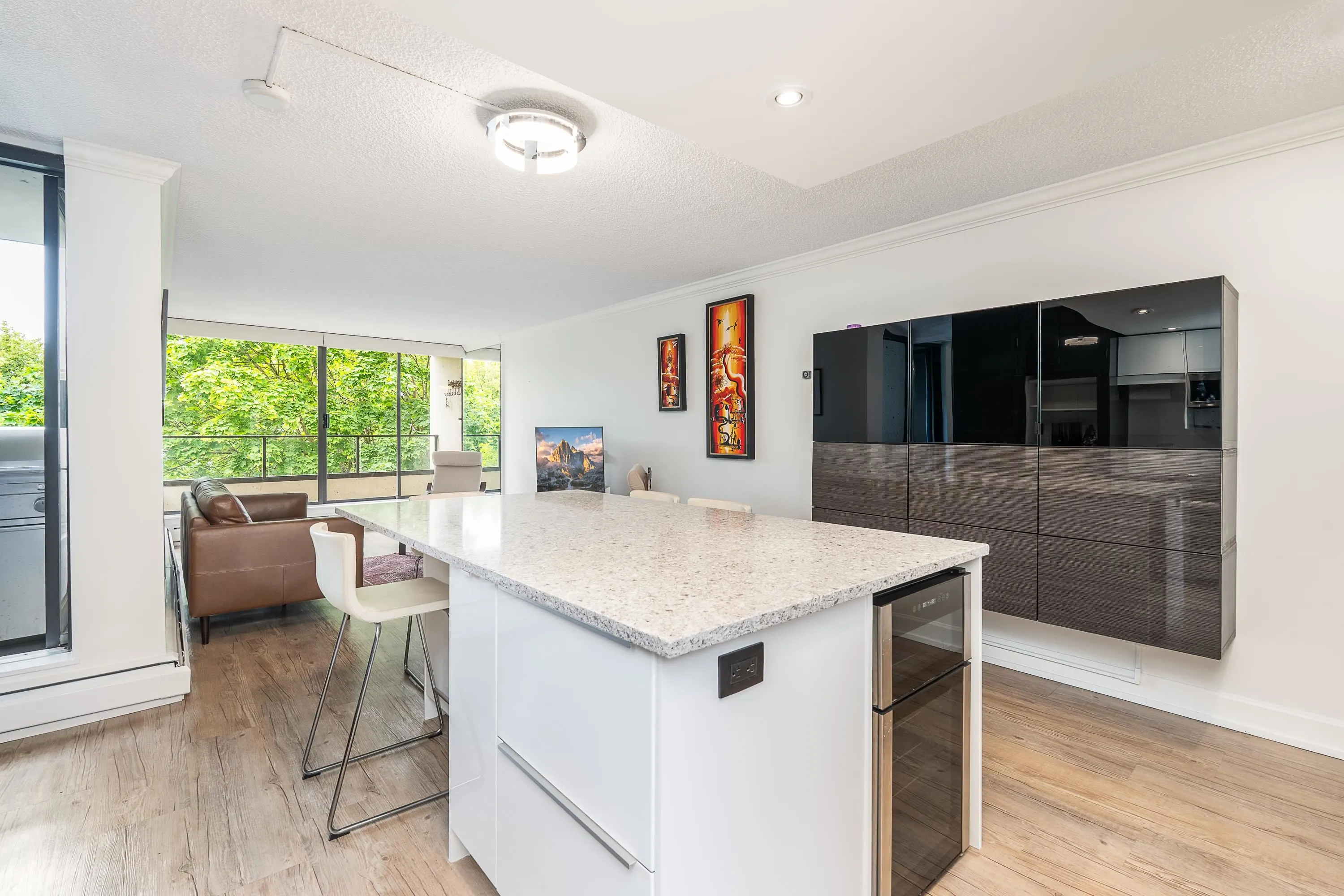 201 1995 Beach Avenue