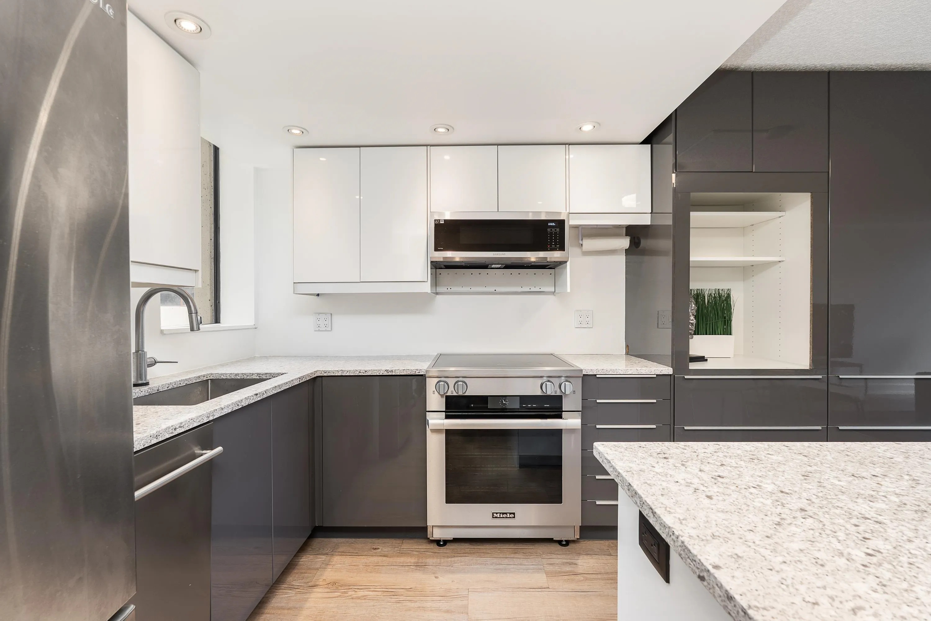 201 1995 Beach Avenue