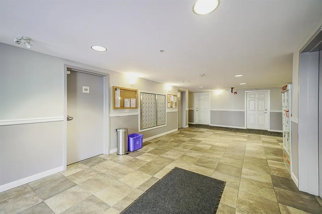 3406 240 Sherbrooke Street