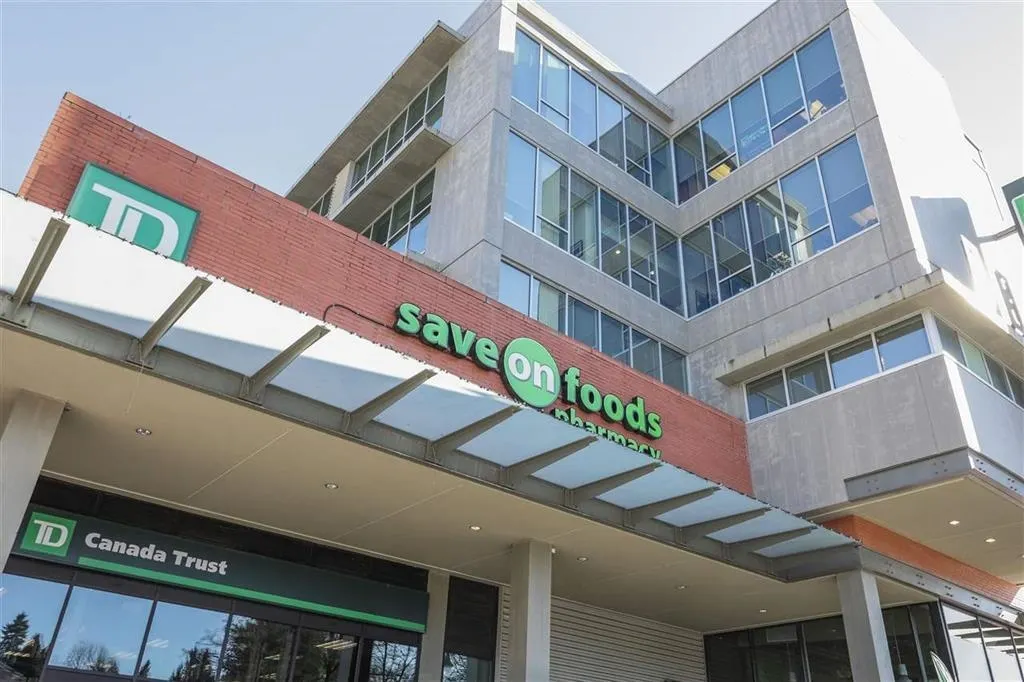 3406 240 Sherbrooke Street