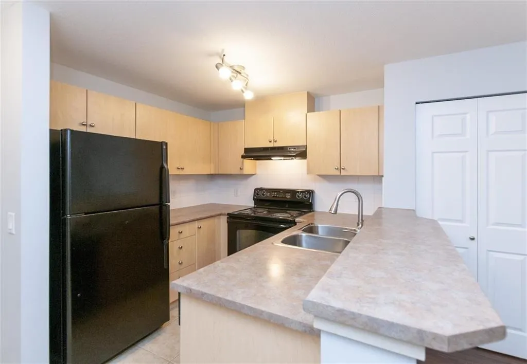 3406 240 Sherbrooke Street