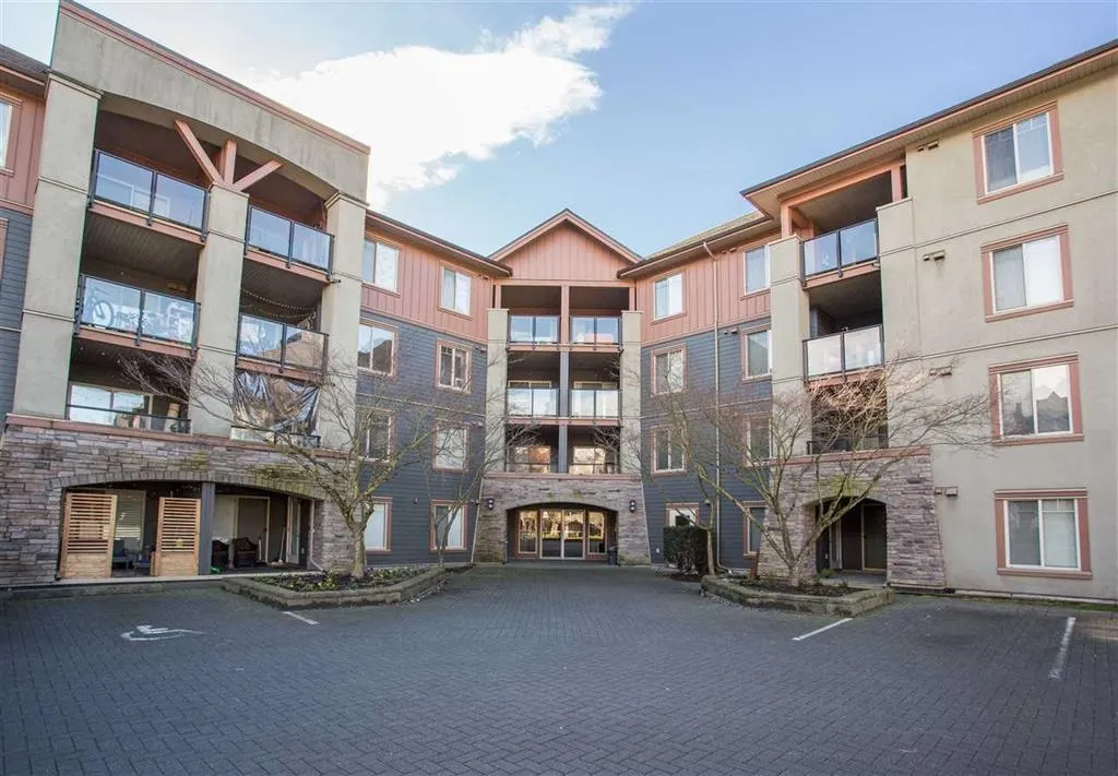 3406 240 Sherbrooke Street