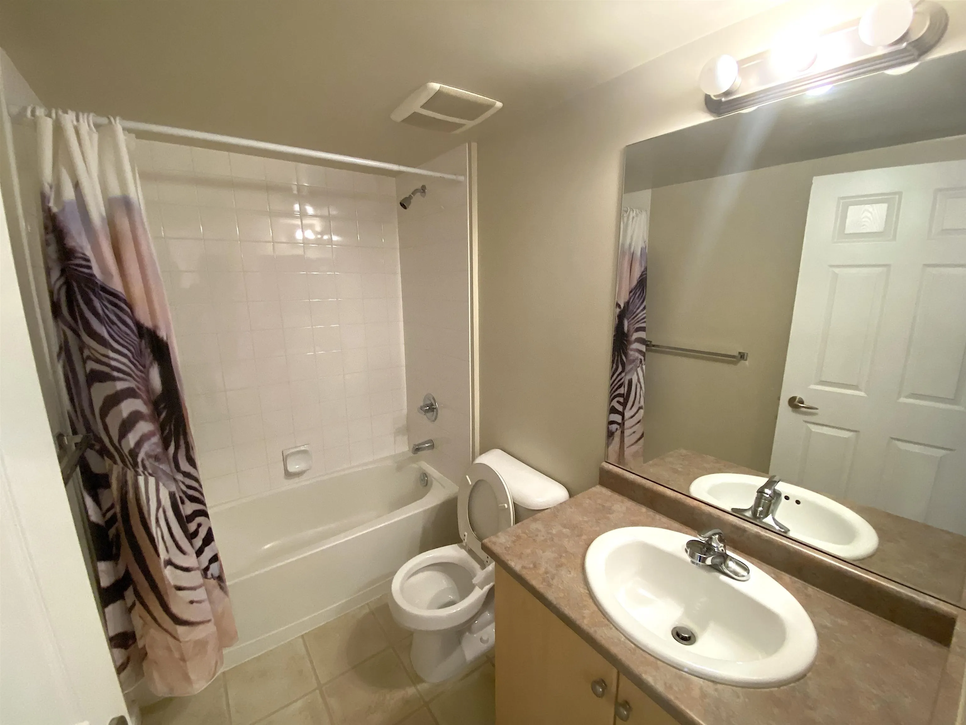 3406 240 Sherbrooke Street