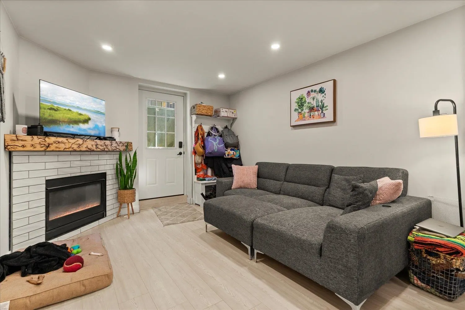 45297 Soowahlie Crescent