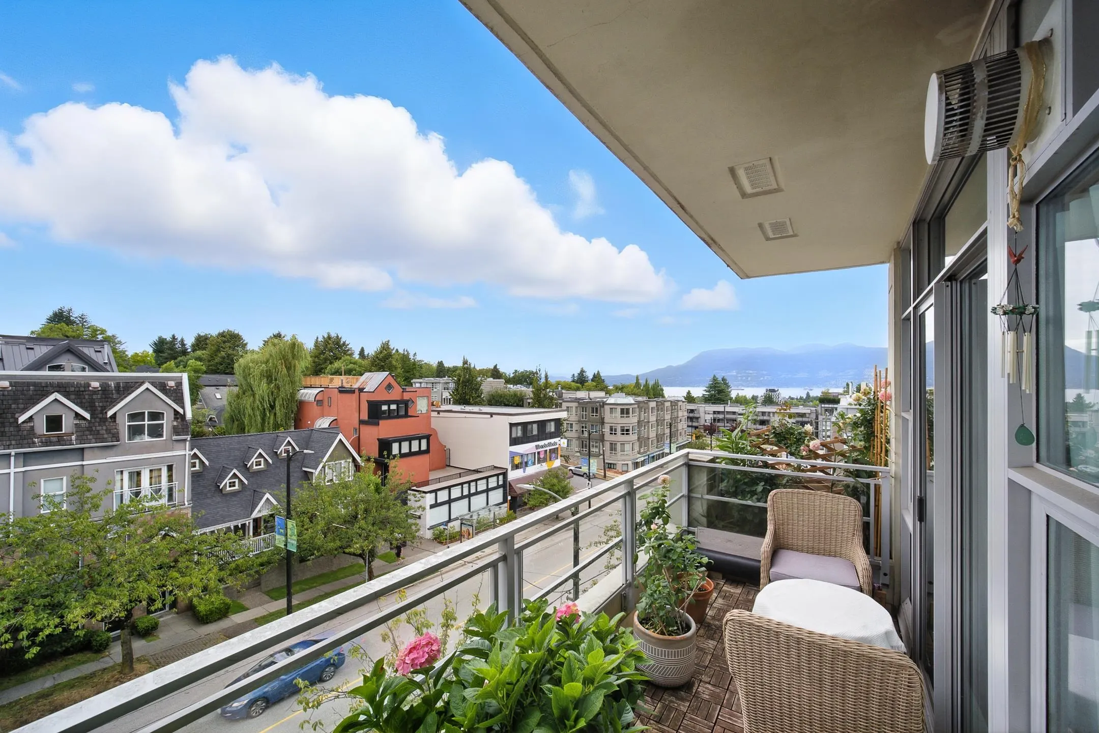 404 3595 W 18th Avenue