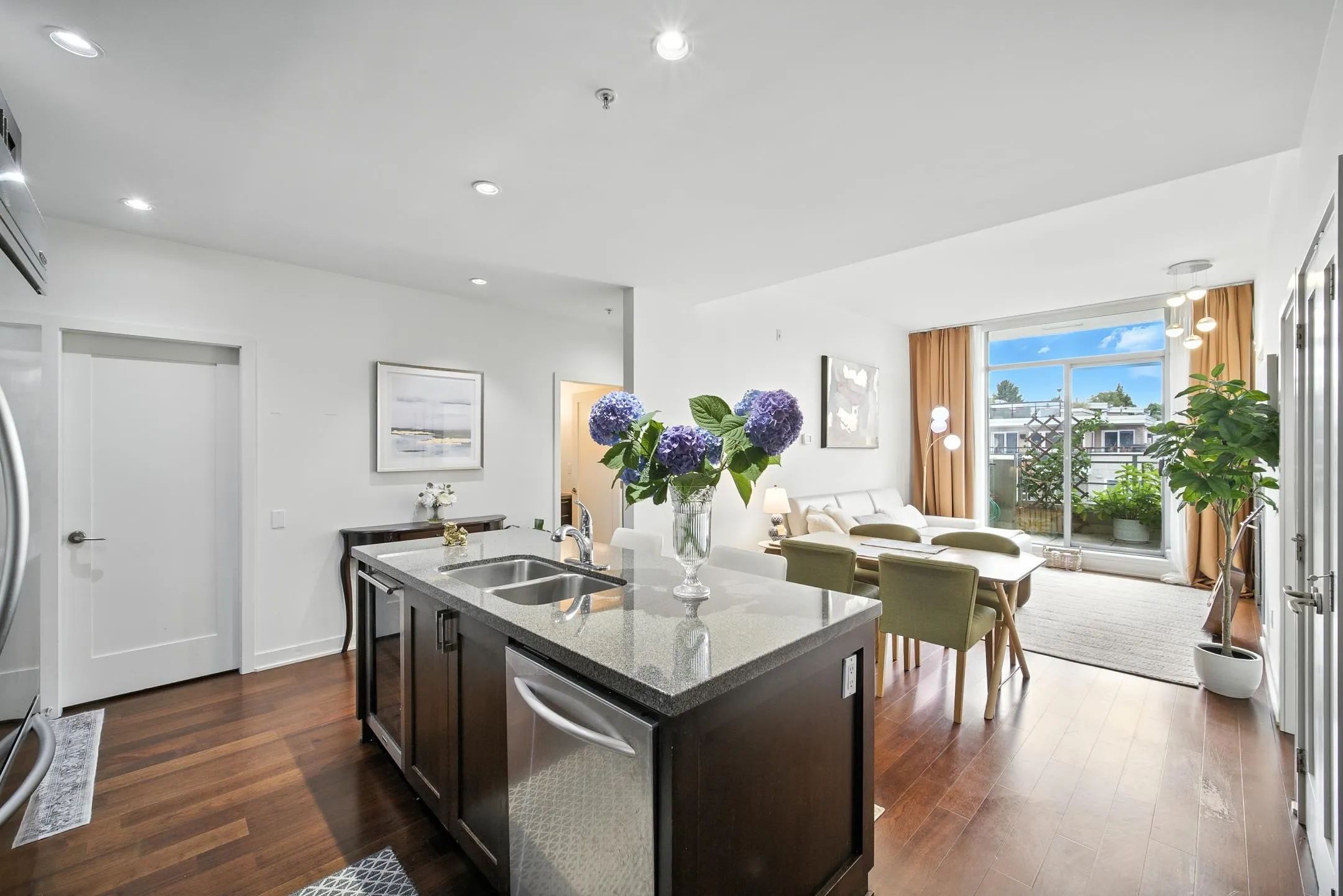 404 3595 W 18th Avenue