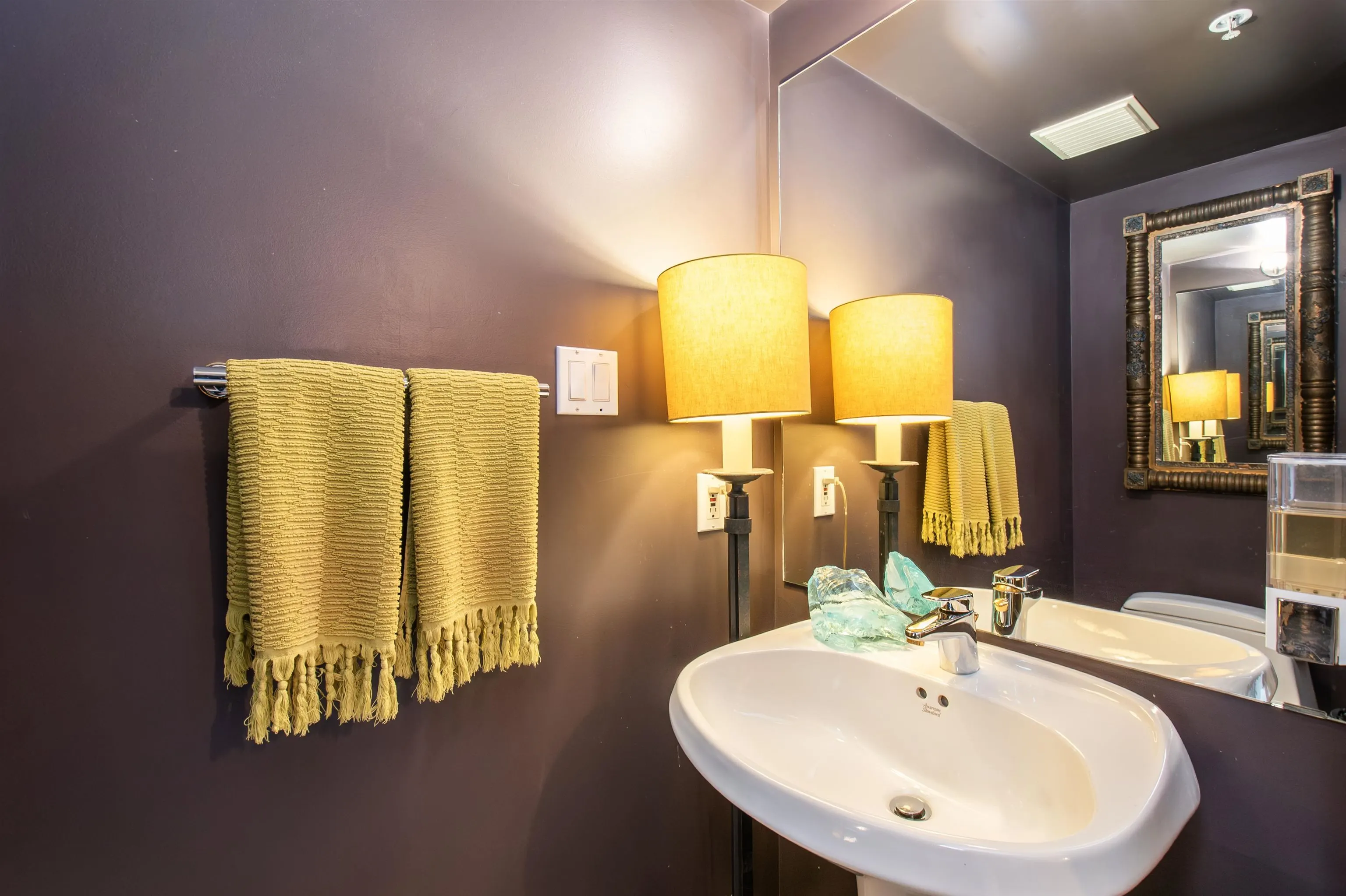 PH4 1688 Robson Street