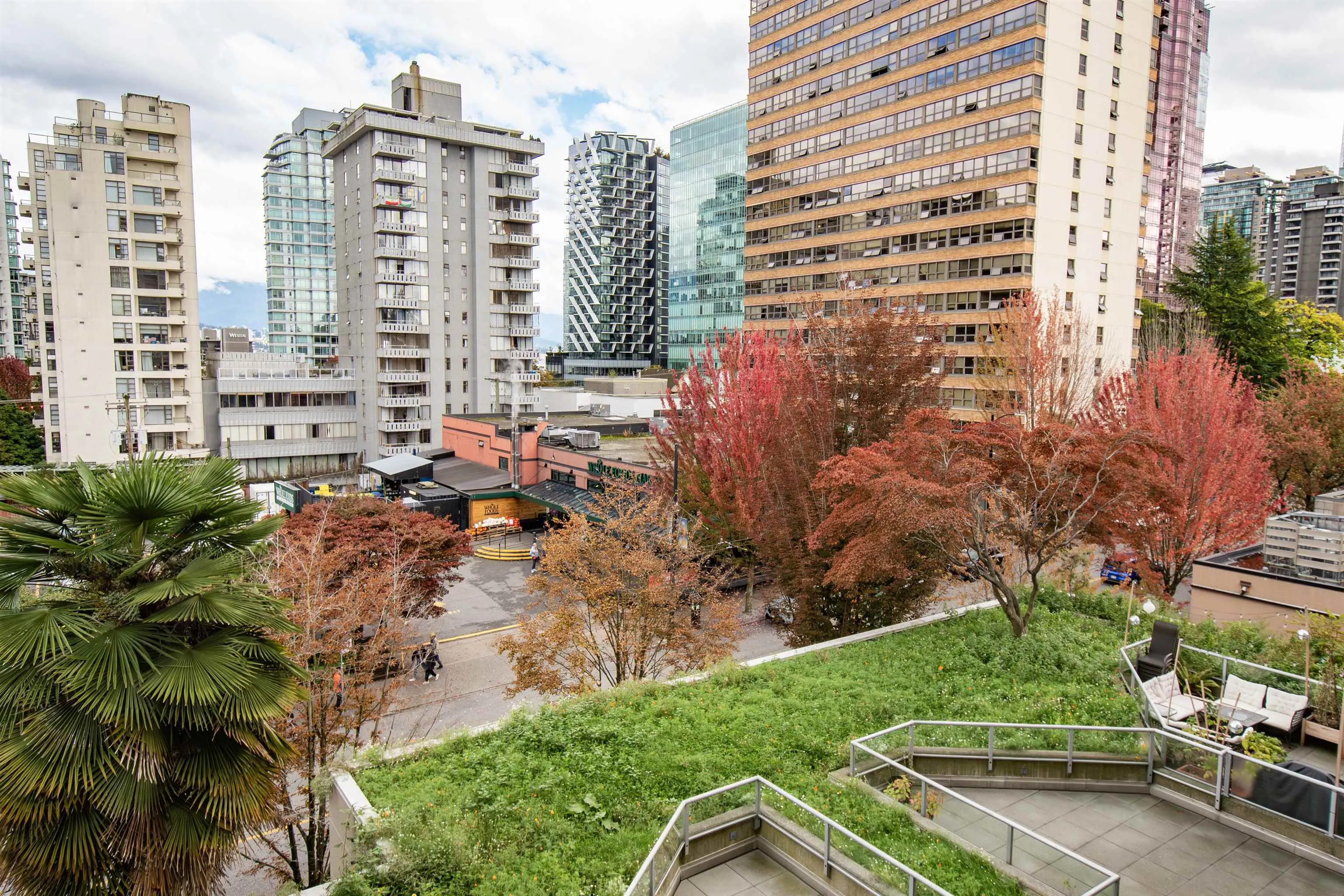 PH4 1688 Robson Street