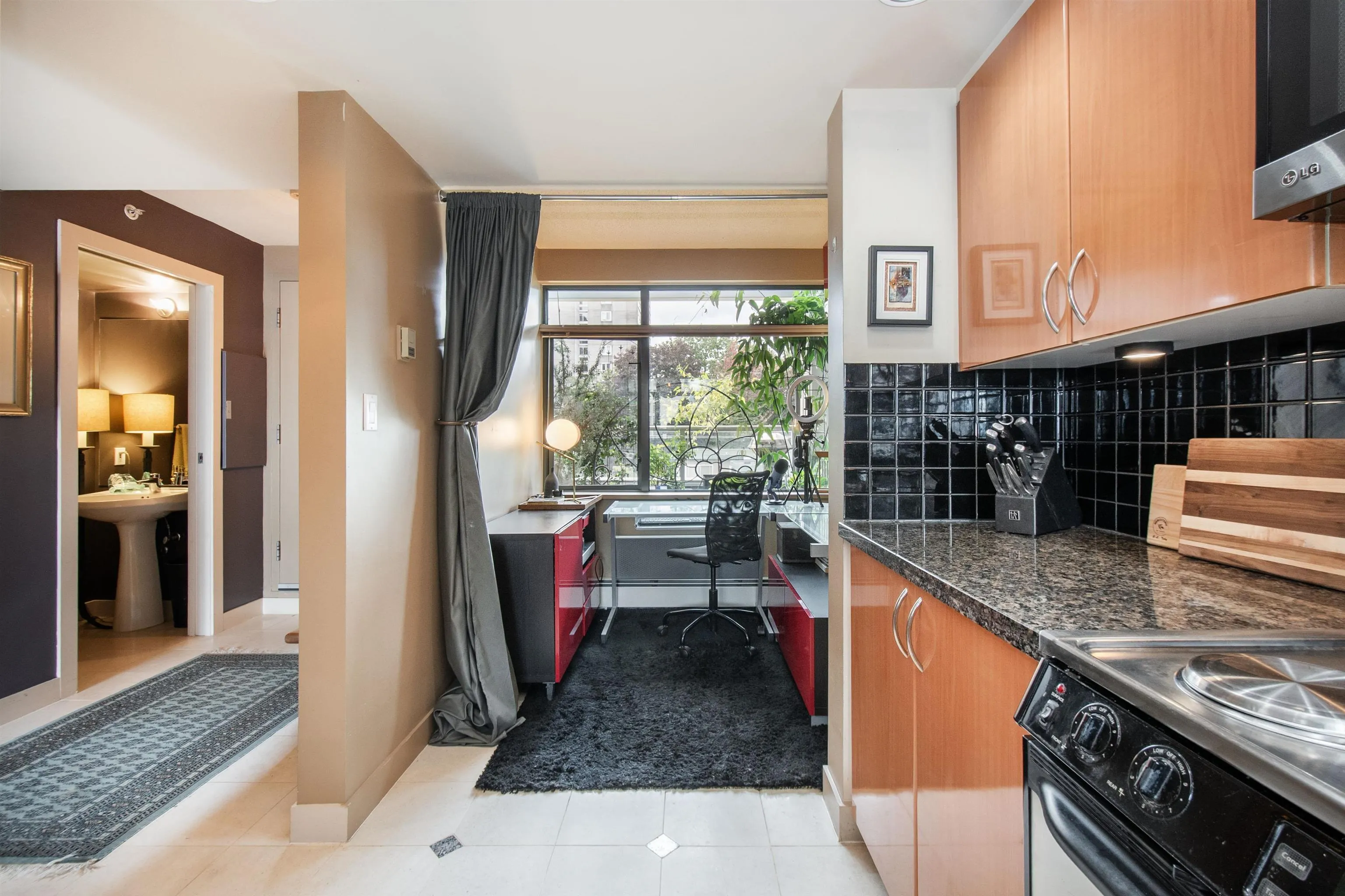PH4 1688 Robson Street