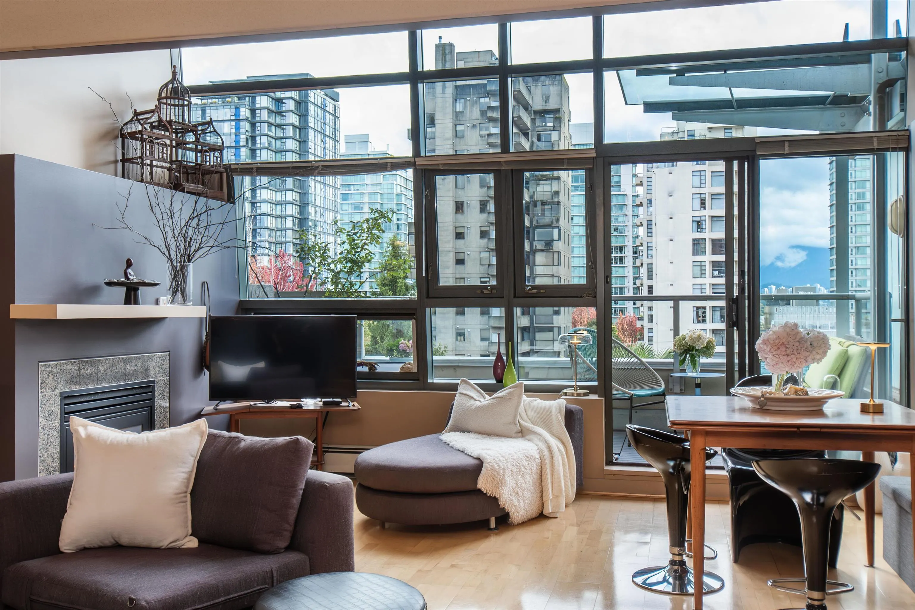 PH4 1688 Robson Street