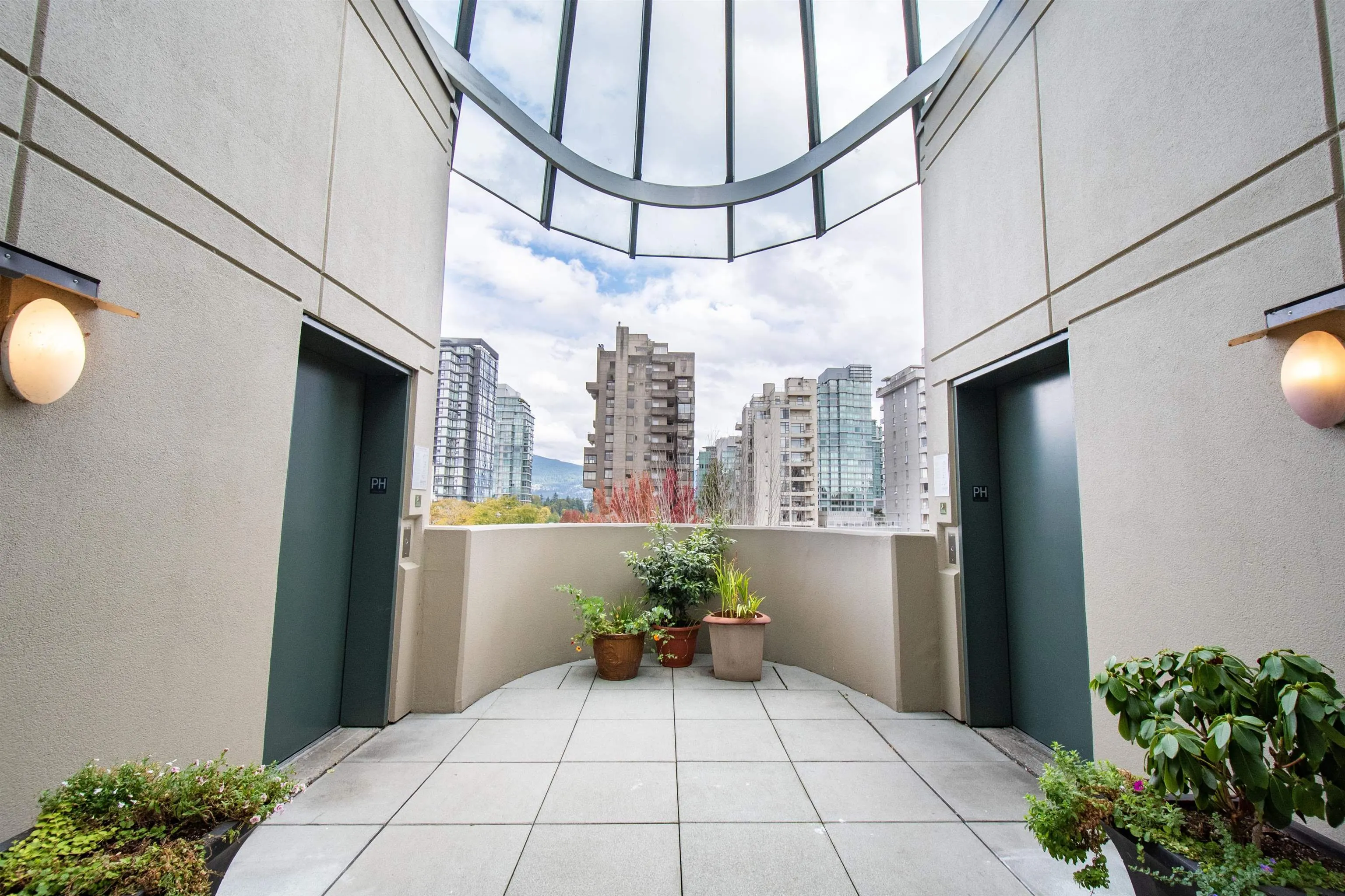 PH4 1688 Robson Street