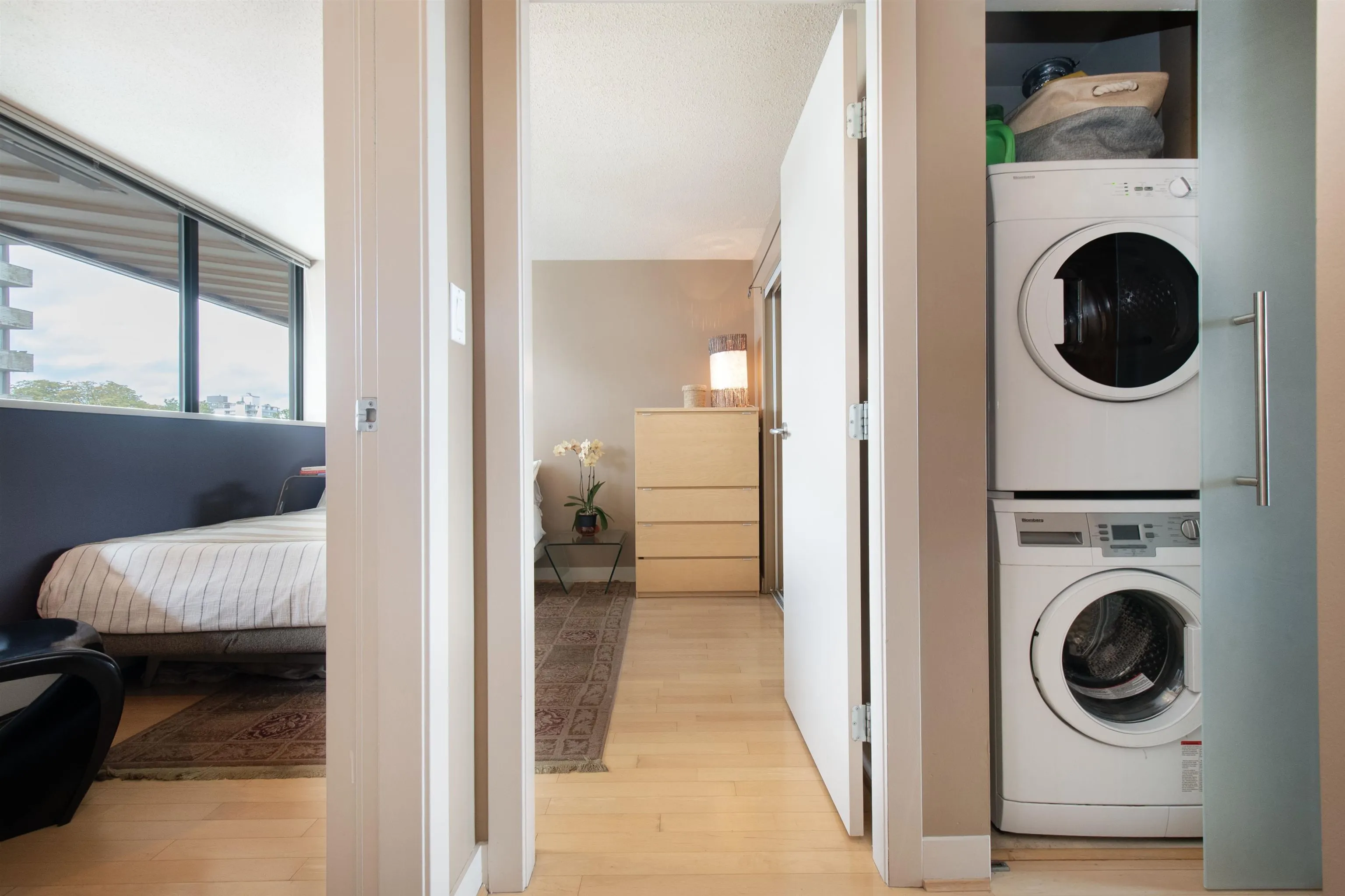 PH4 1688 Robson Street