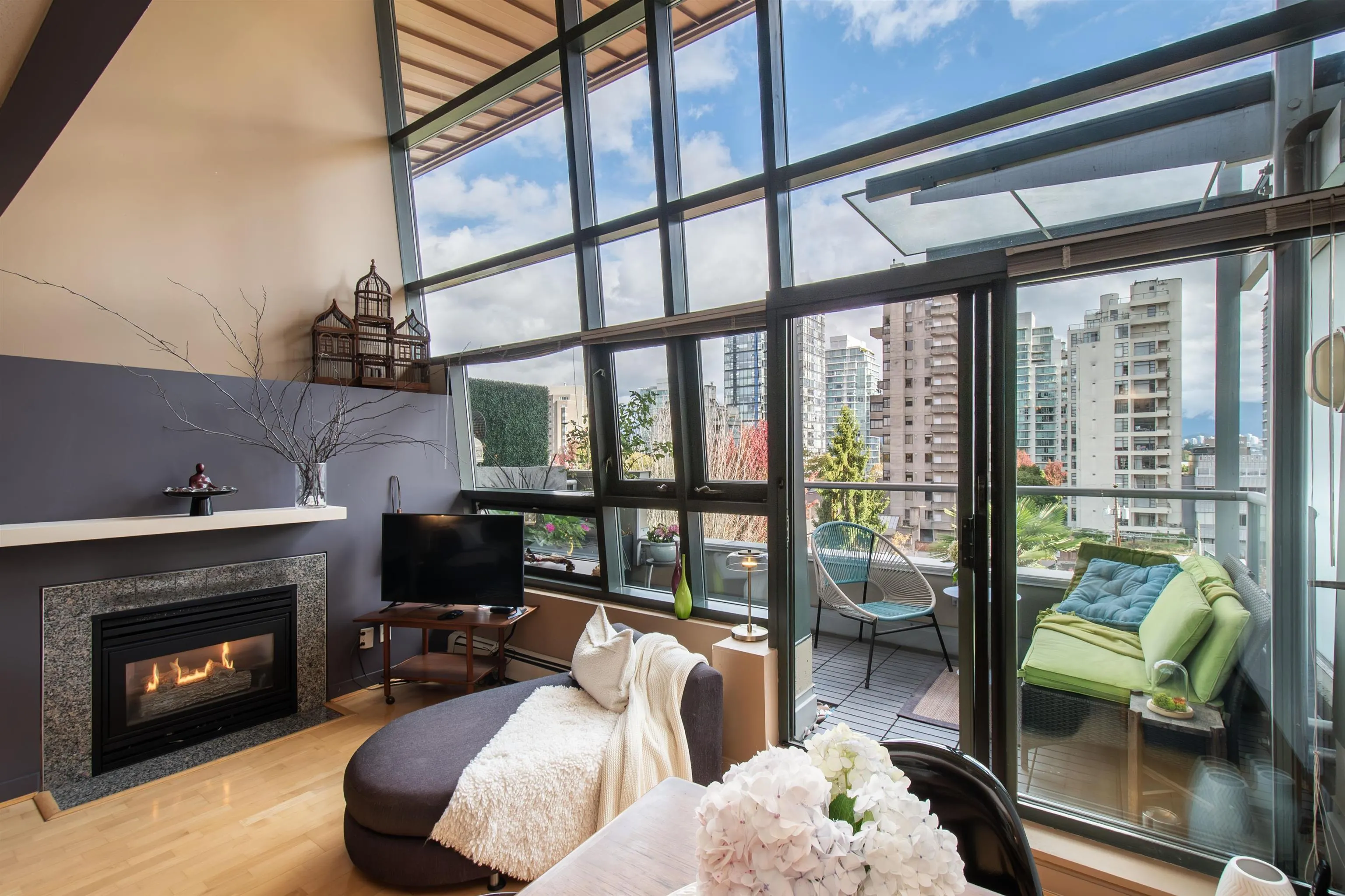 PH4 1688 Robson Street