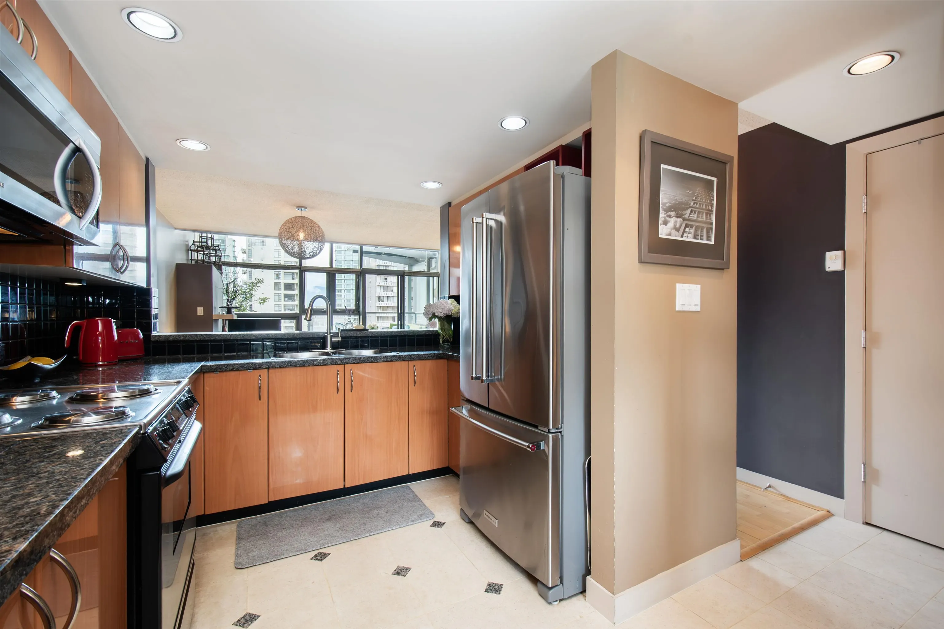 PH4 1688 Robson Street