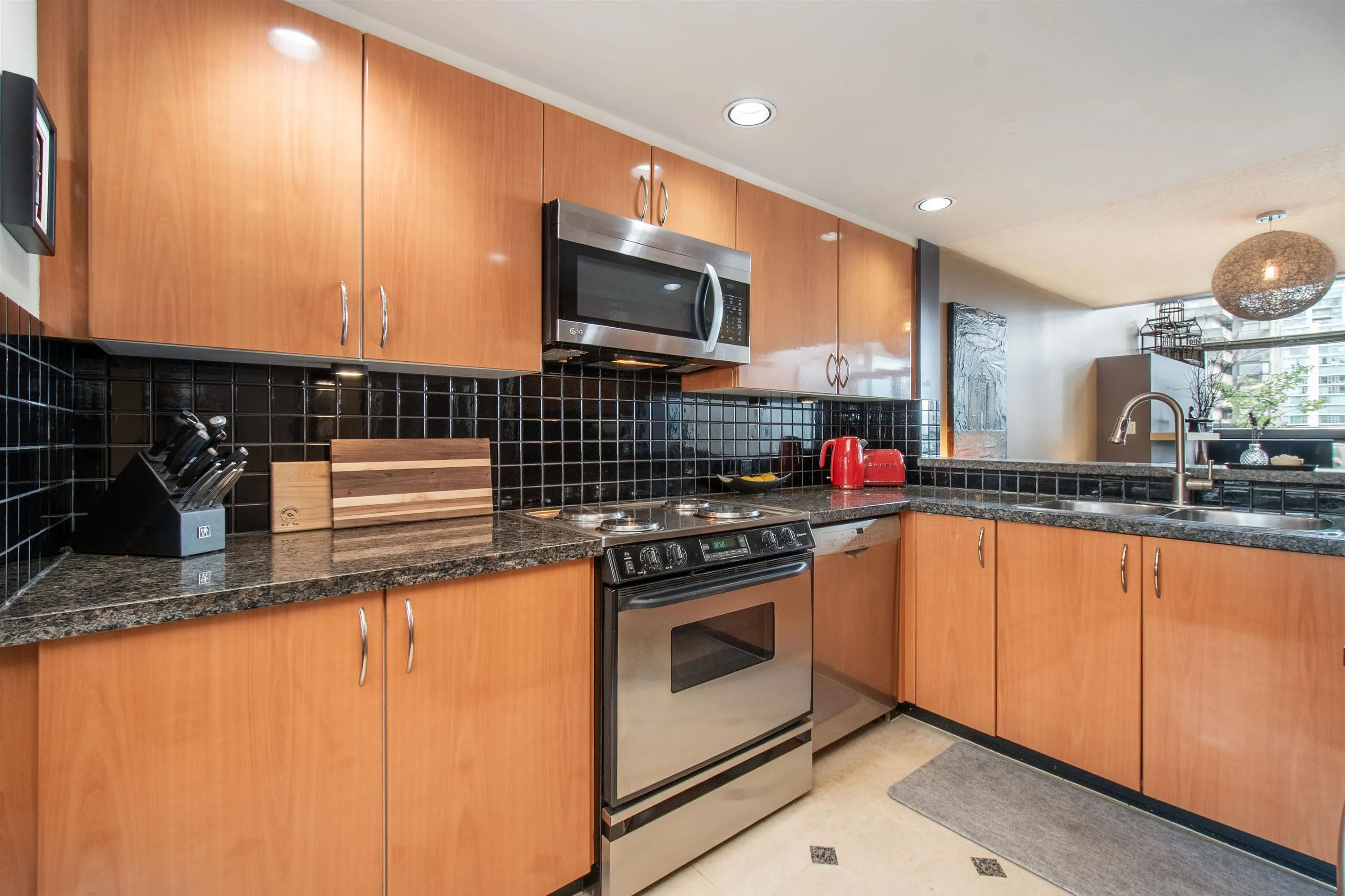 PH4 1688 Robson Street