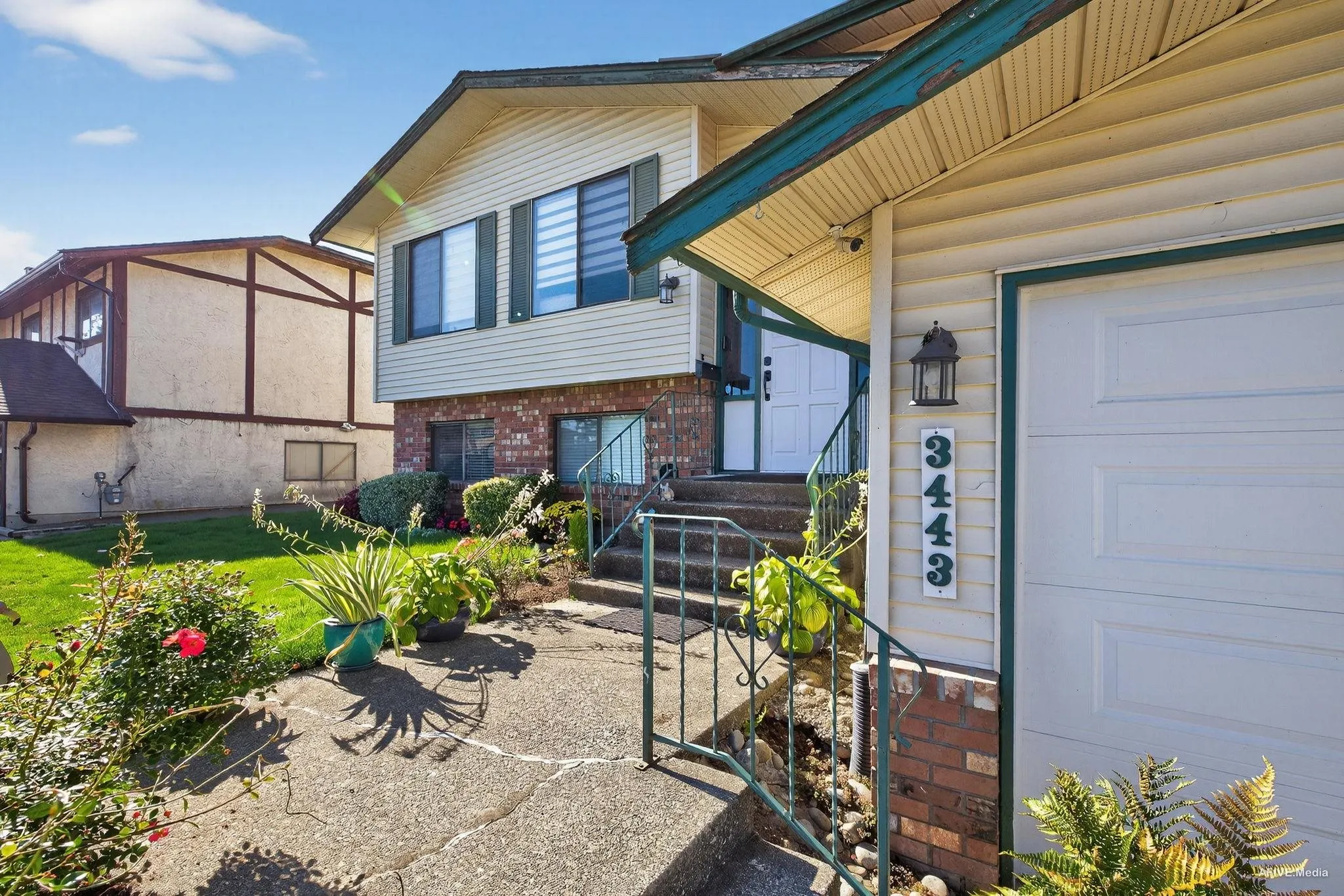 3443 Shuswap Terrace