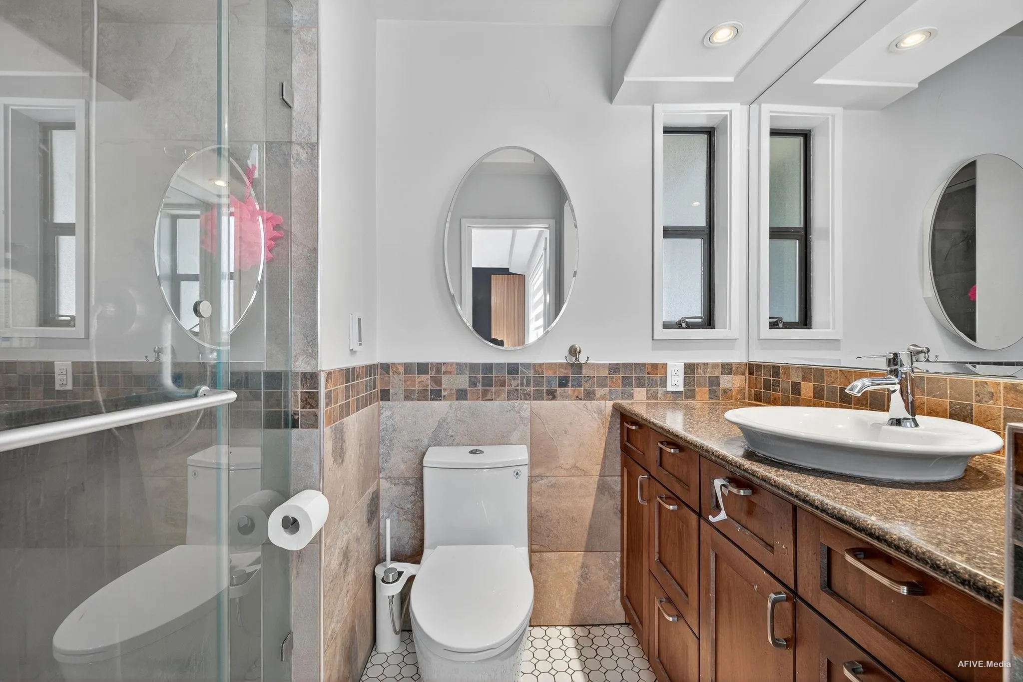 3443 Shuswap Terrace