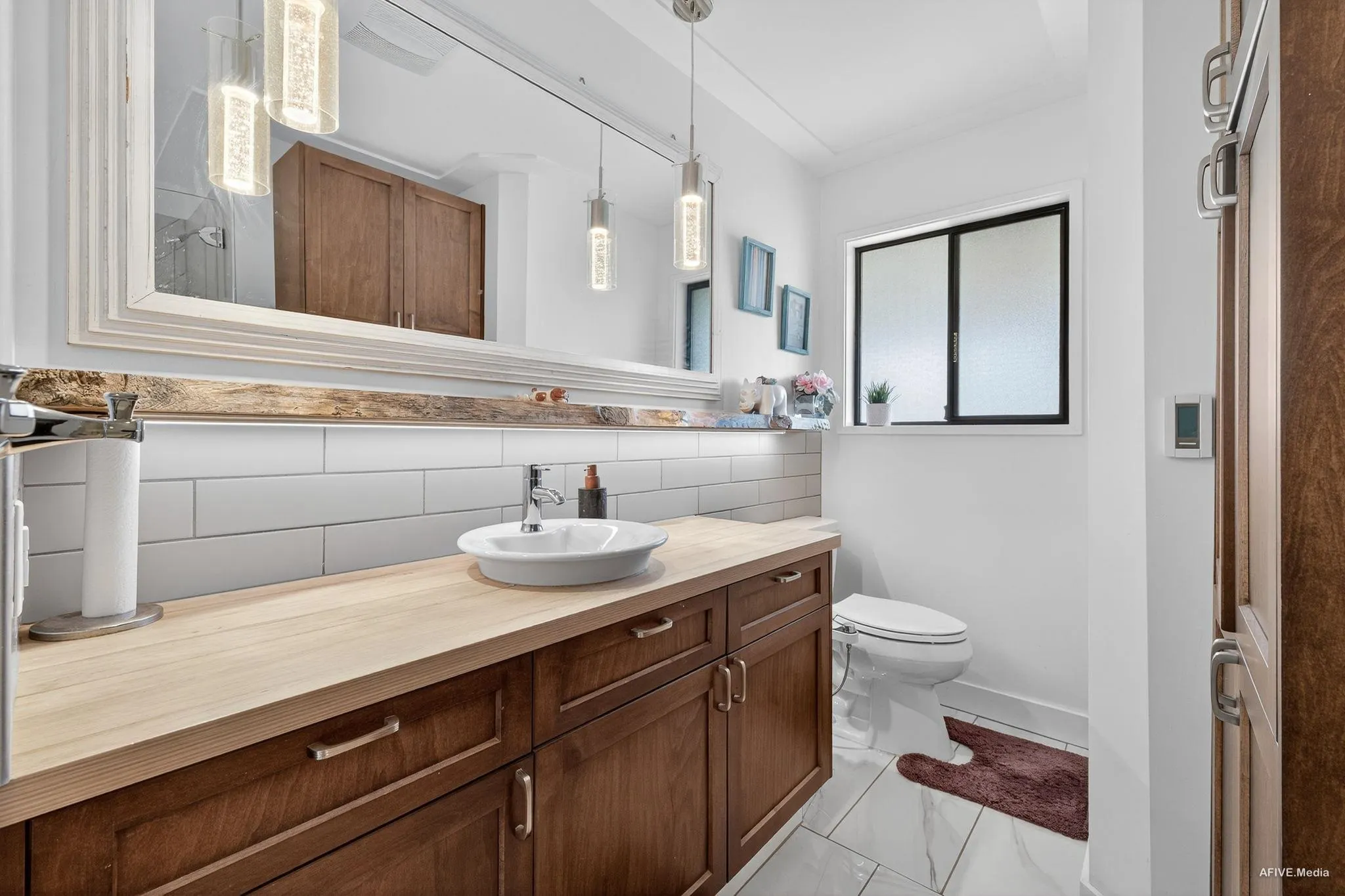 3443 Shuswap Terrace
