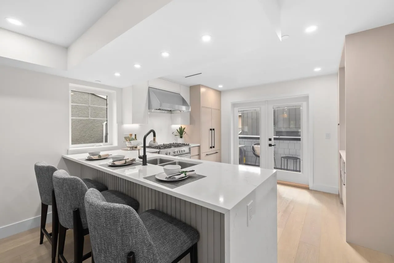 2436 W 49th Avenue