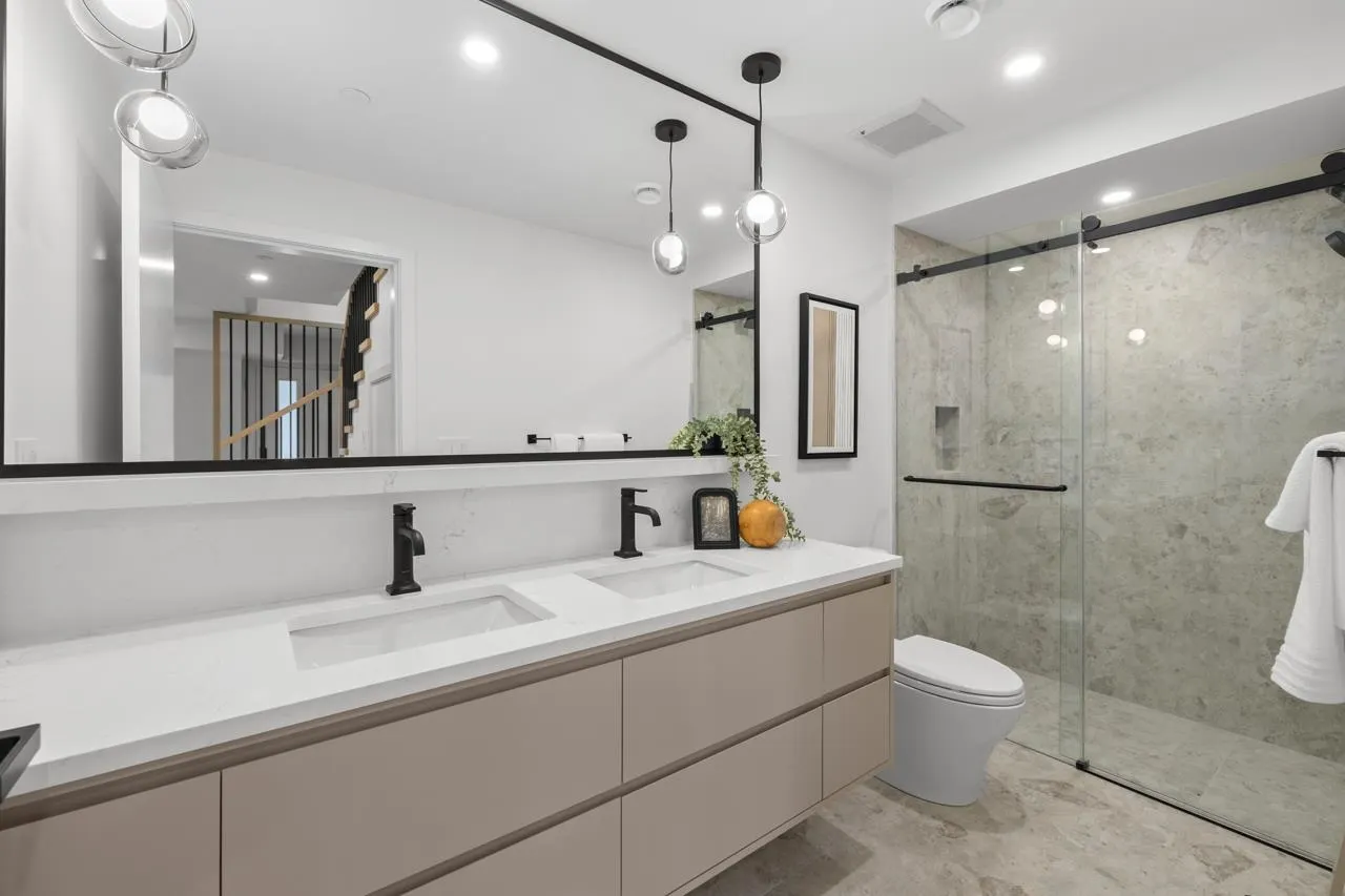 2436 W 49th Avenue