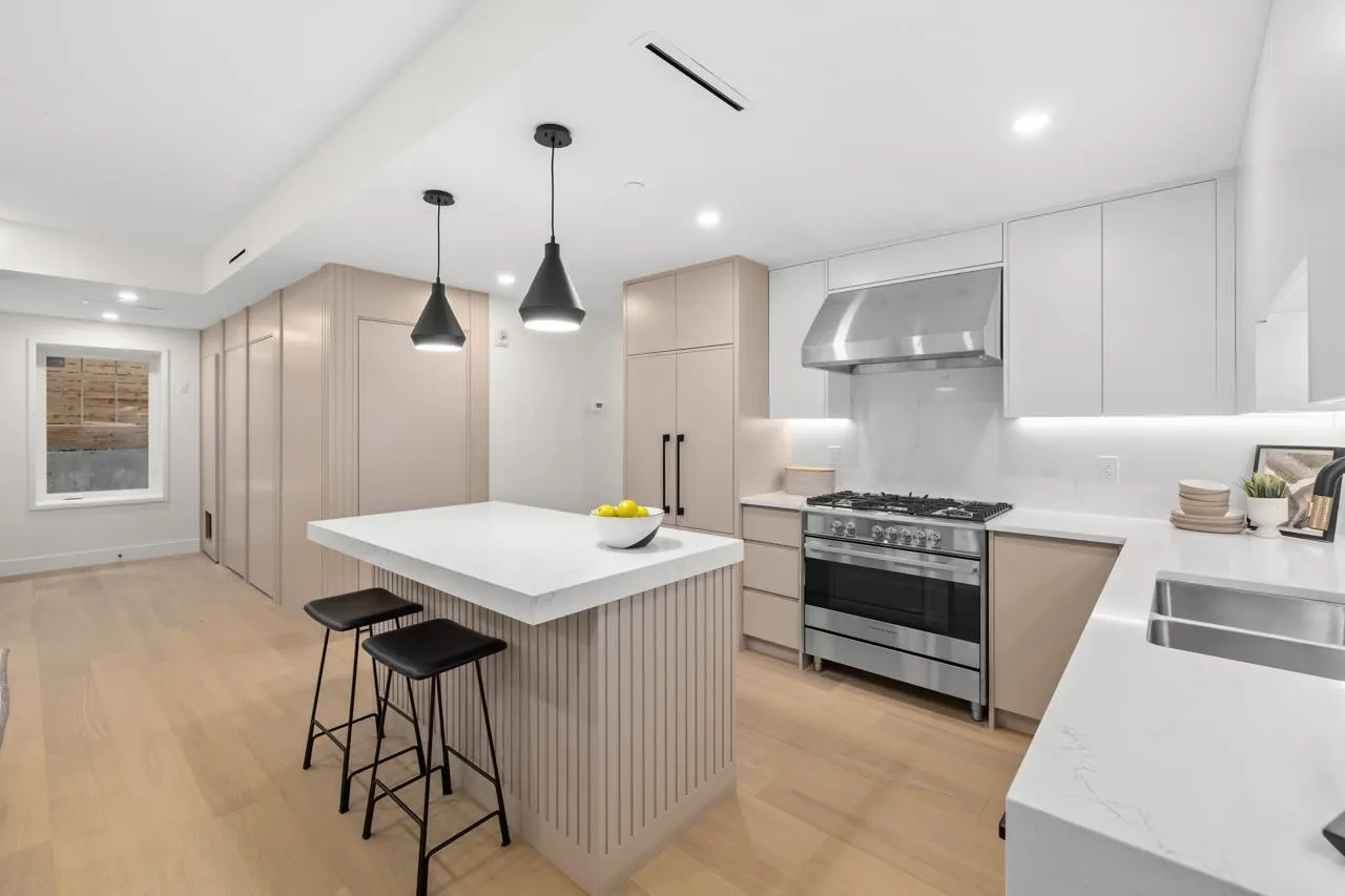 2452 W 49th Avenue