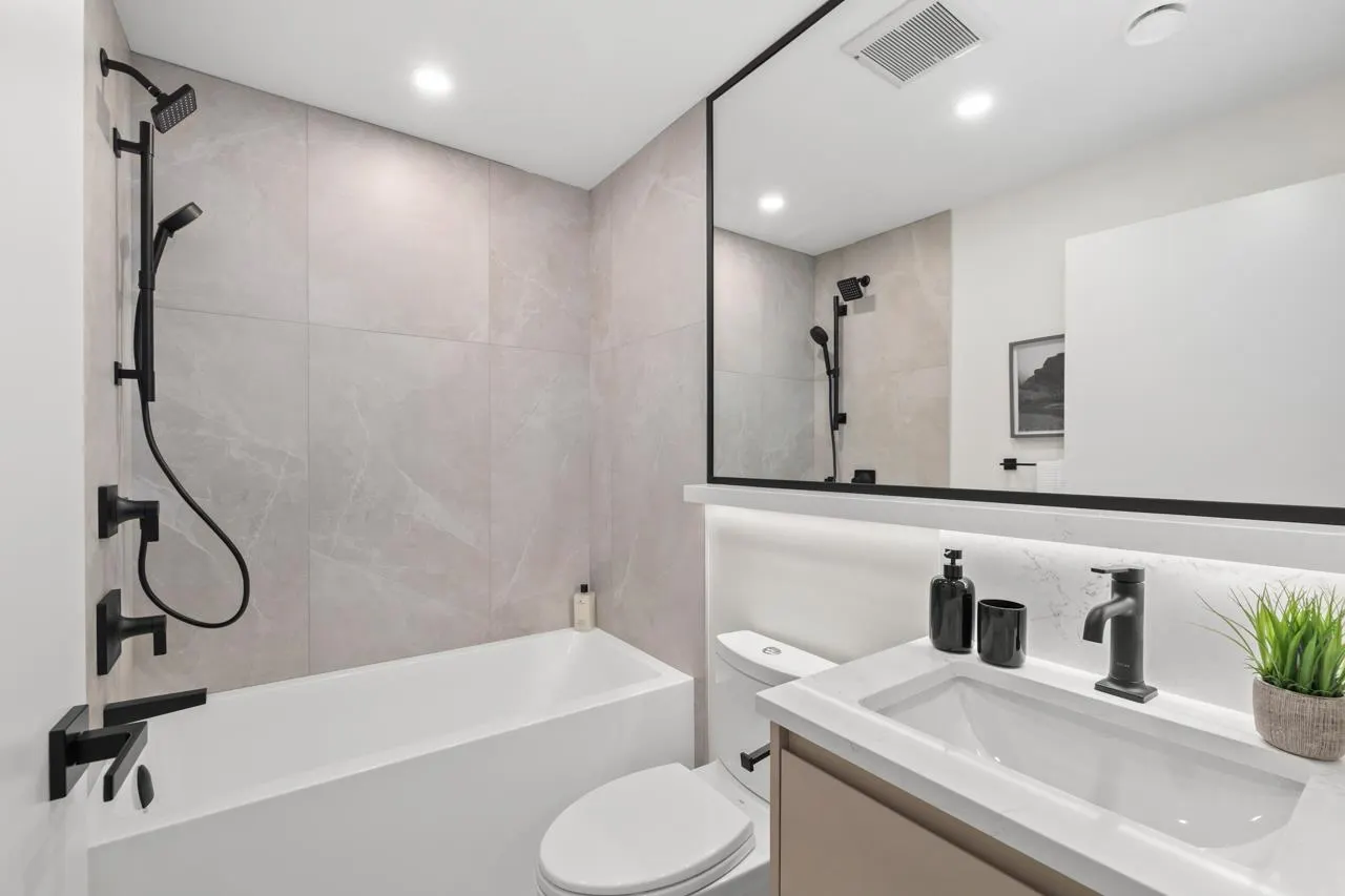 2452 W 49th Avenue