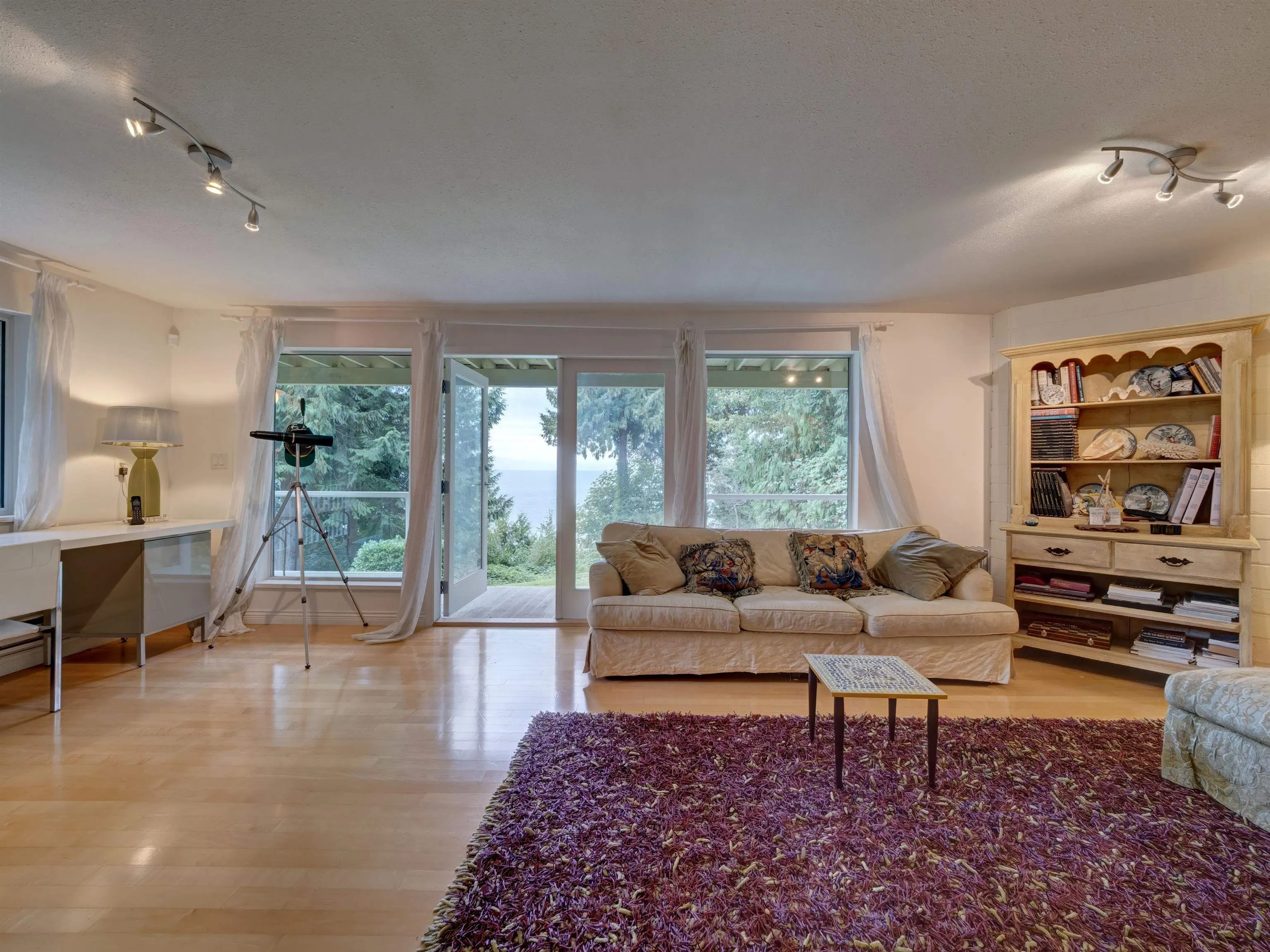 4947 Sunshine Coast Highway