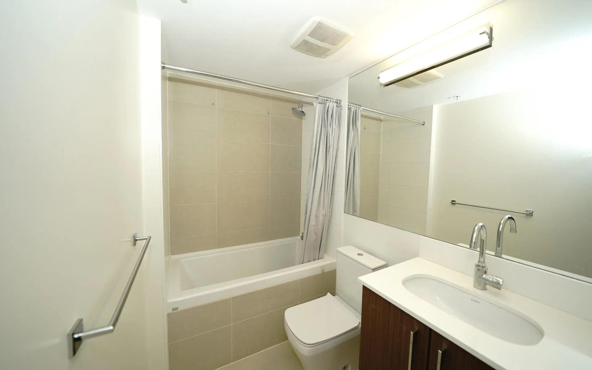 906 188 Agnes Street