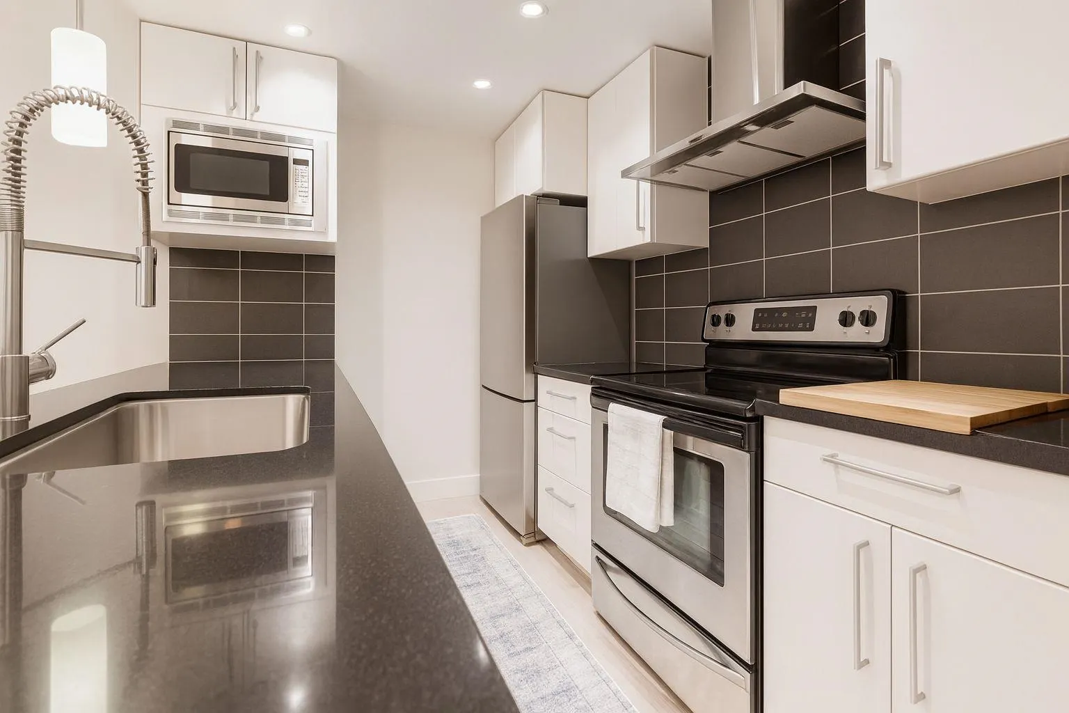 226 188 Keefer Place