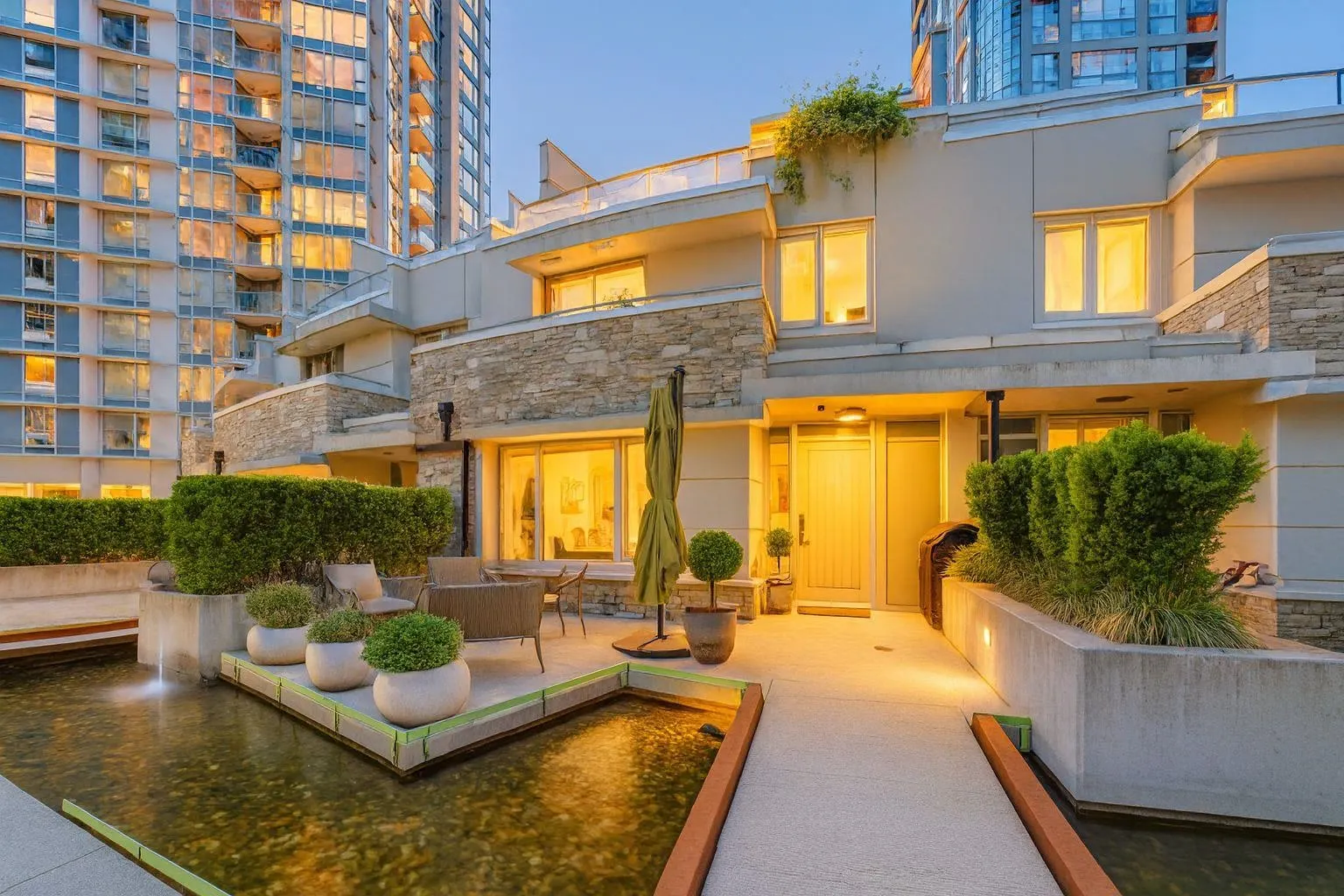 226 188 Keefer Place