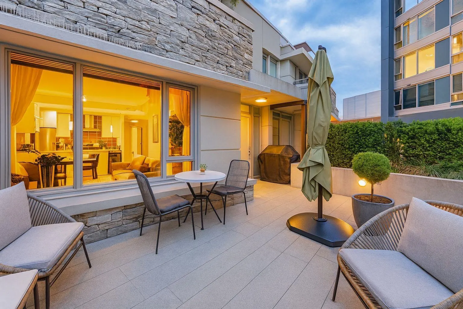 226 188 Keefer Place