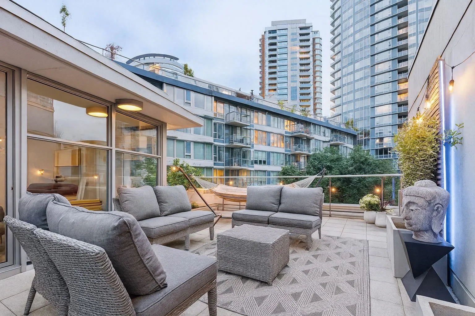 226 188 Keefer Place