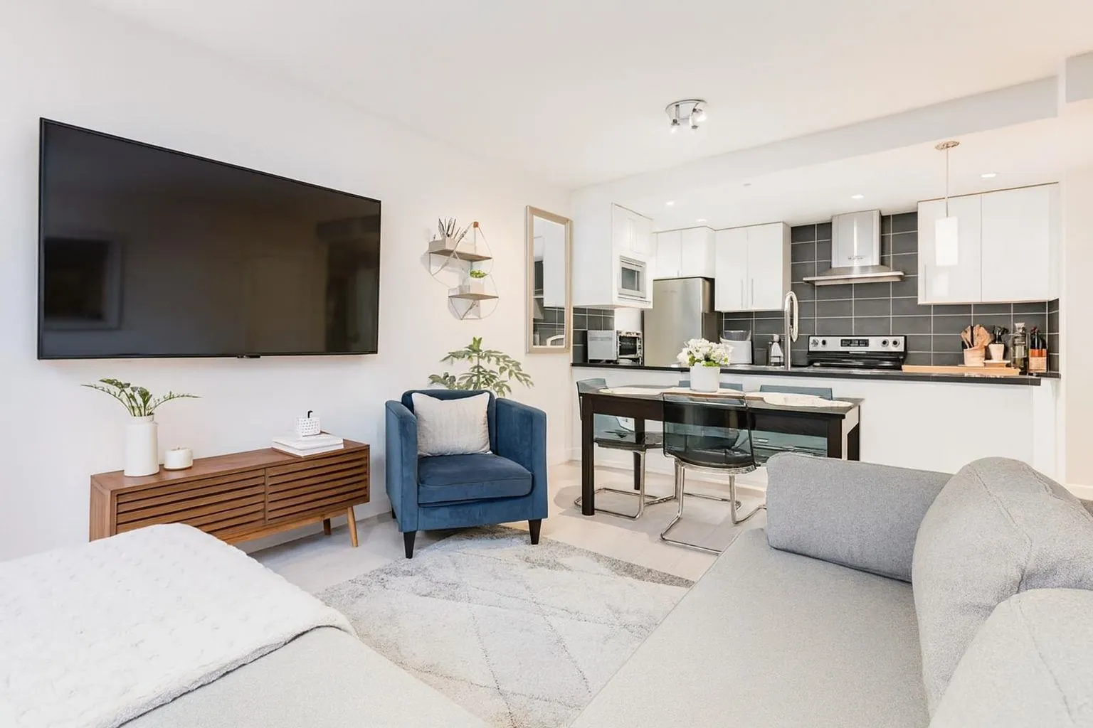 226 188 Keefer Place